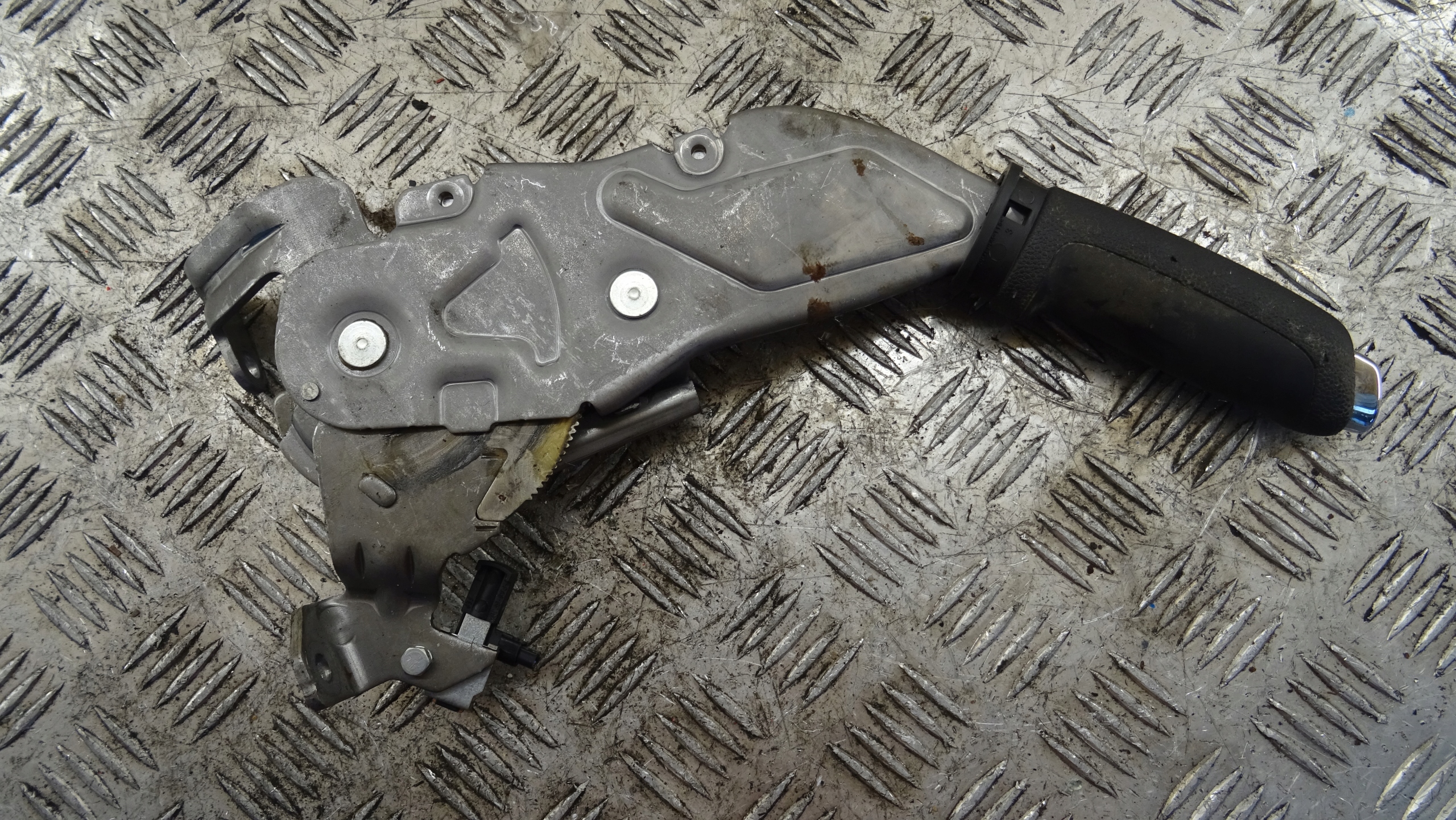páčka elektrická brzda OPEL CORSA E 39141241 nr M158