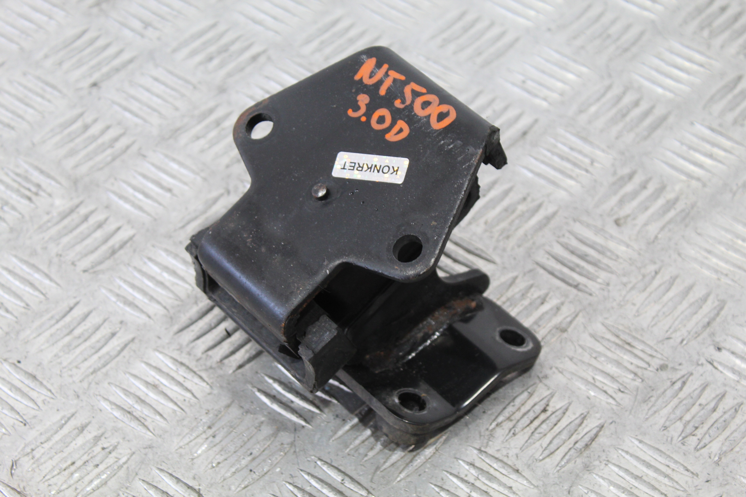 holder engine mount NISSAN NT500