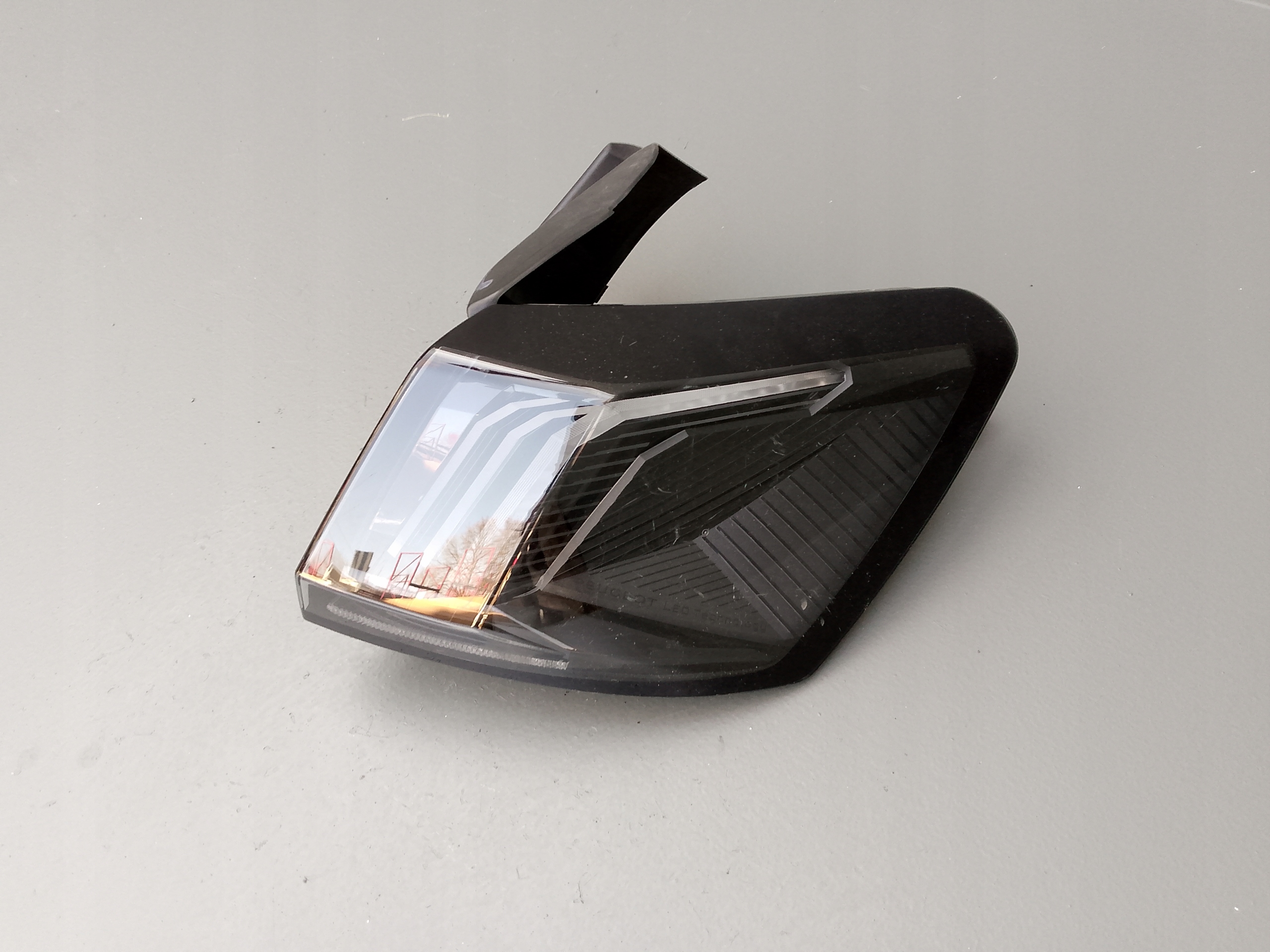 PEUGEOT 3008 II 2 21- LIFT LAMPA LED TYLNA PRAWA PRAWY TYŁ 9836231180 ÷ Producent części Peugeot OE