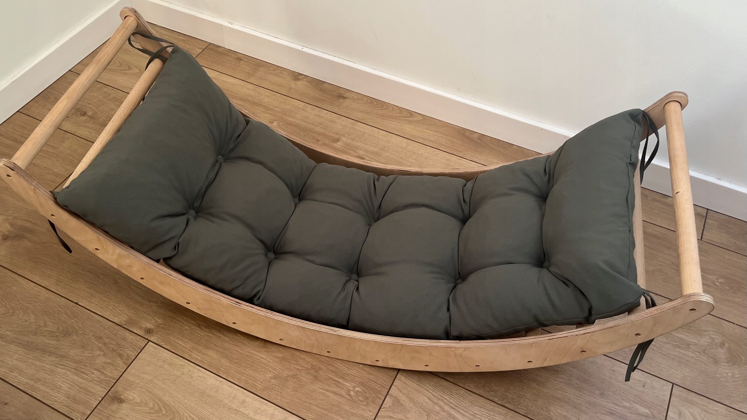 Poduszka na bujak Montessori oliwkowa M Kod producenta 5905529961595