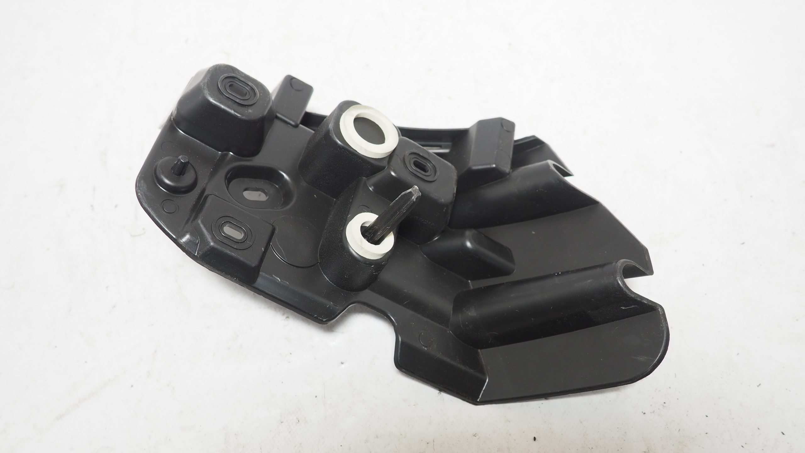 Renault Captur II bumper bracket left rear part 269465993R