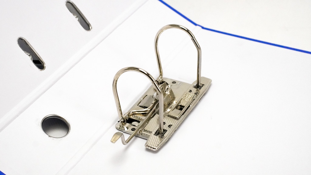 SEGREGATOR OFFICE A4 75 MM Z OKUCIEM GRANATOWY Liczba sztuk w ofercie 1 szt.