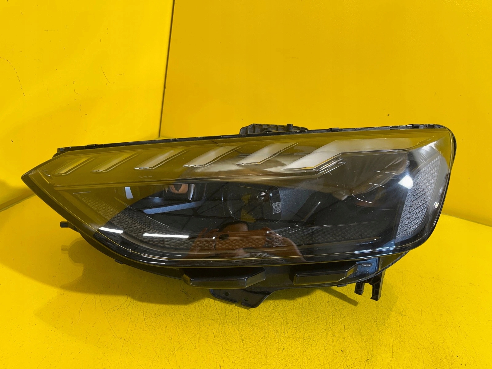 light left AUDI RS4 A4 FULL LED MATRIX 8W0941035J