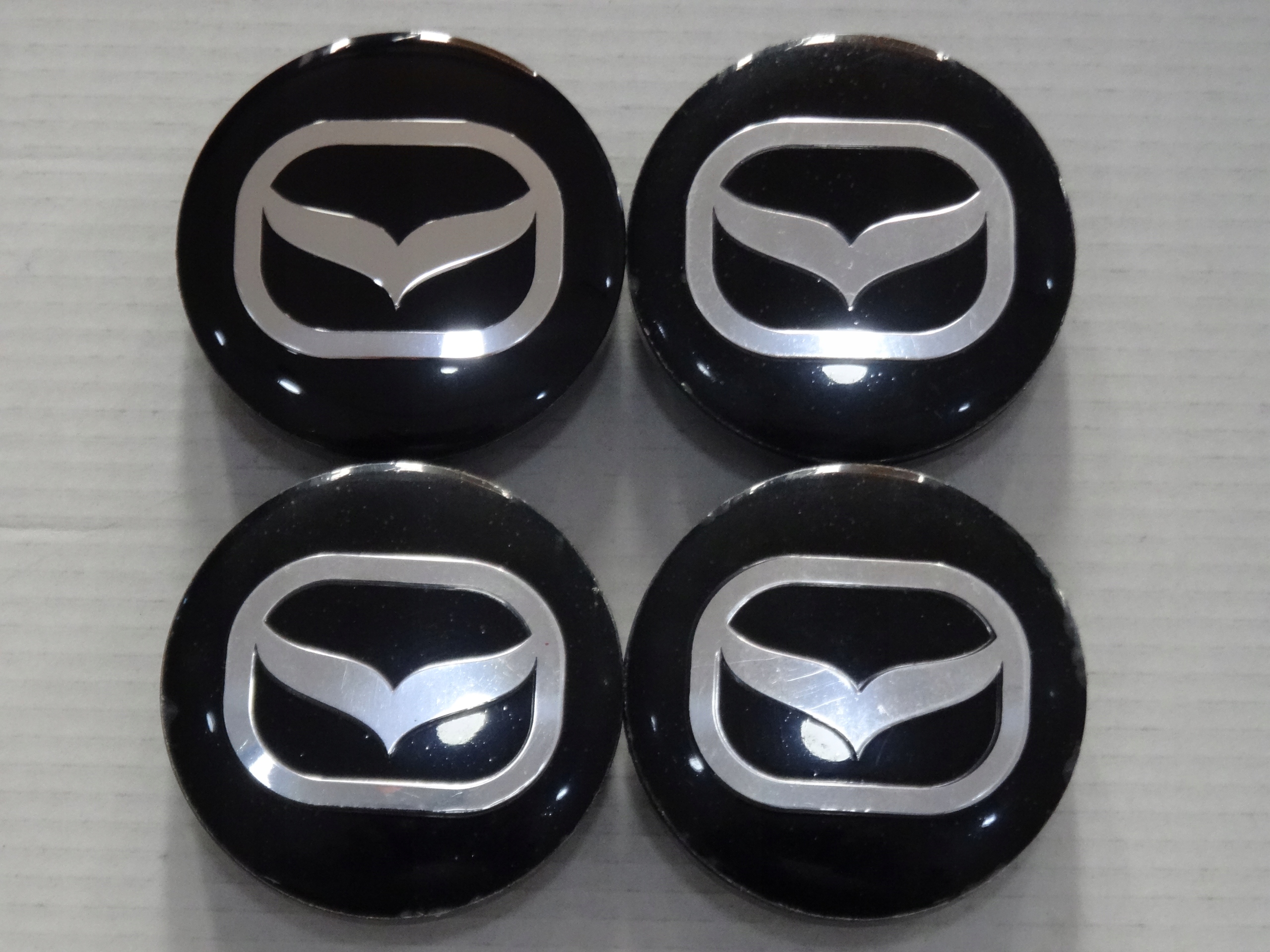 

4x Dekle dekielki emblematy na felgi Mazda 56mm cz