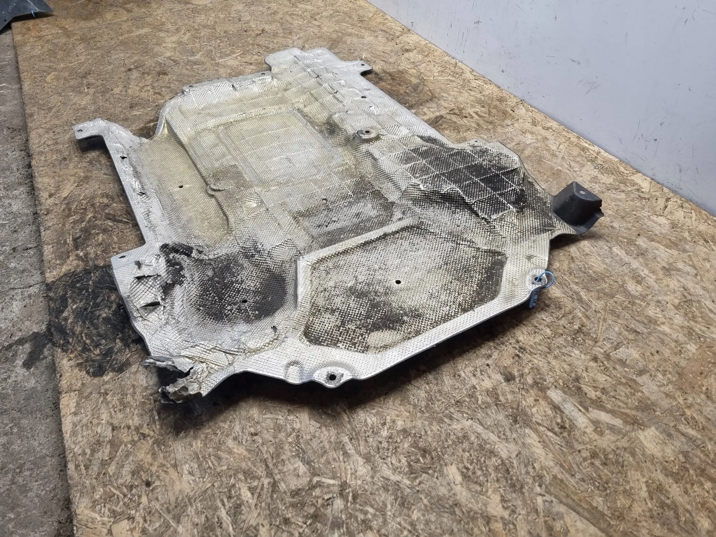 cover cover below engine A2045202223 MERCEDES C KLASA W204