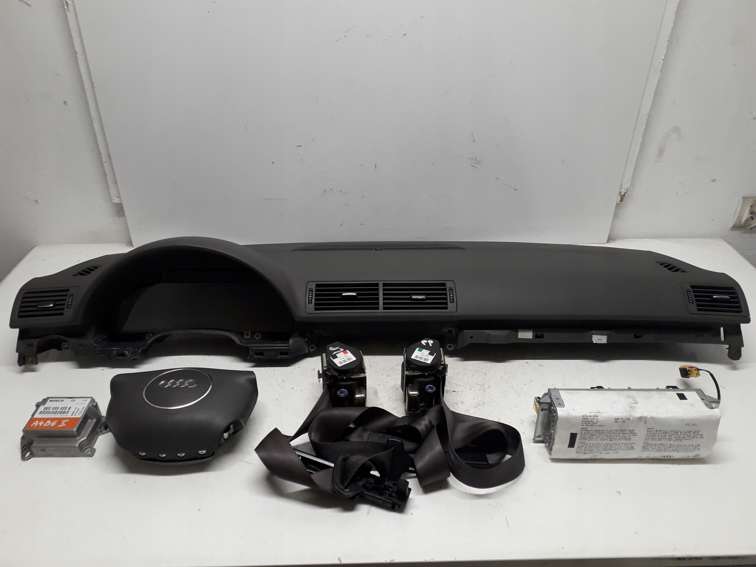 AUDI A4 B6 00-06 KONSOLA DESKA SENSOR AIRBAG PODUSZKI PASY