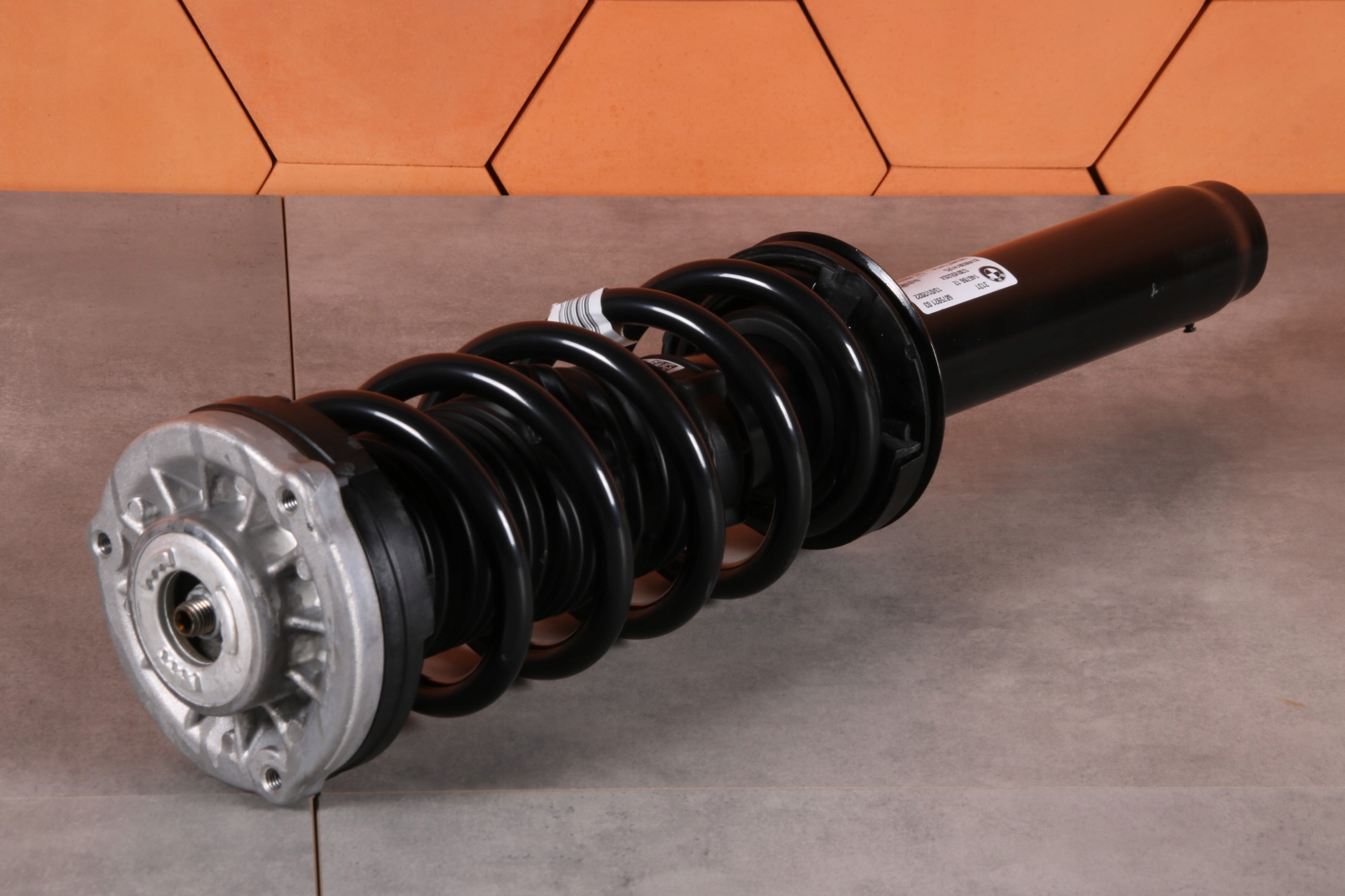 BMW 5 G30 G30 LCI shock absorber left front front XDRIVE 6875921 34 km !!!