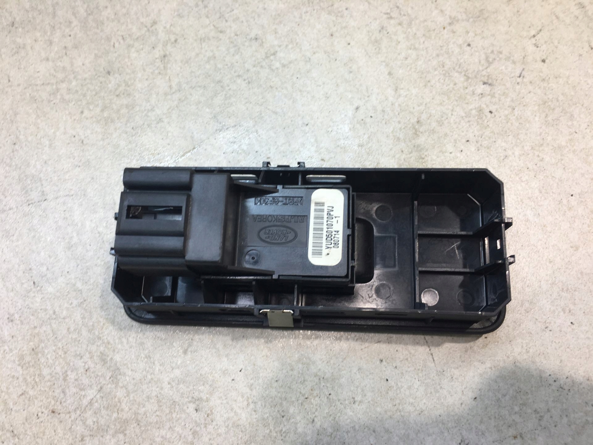 PANEL windows left rear part DISCOVERY III YUD501070PVJ
