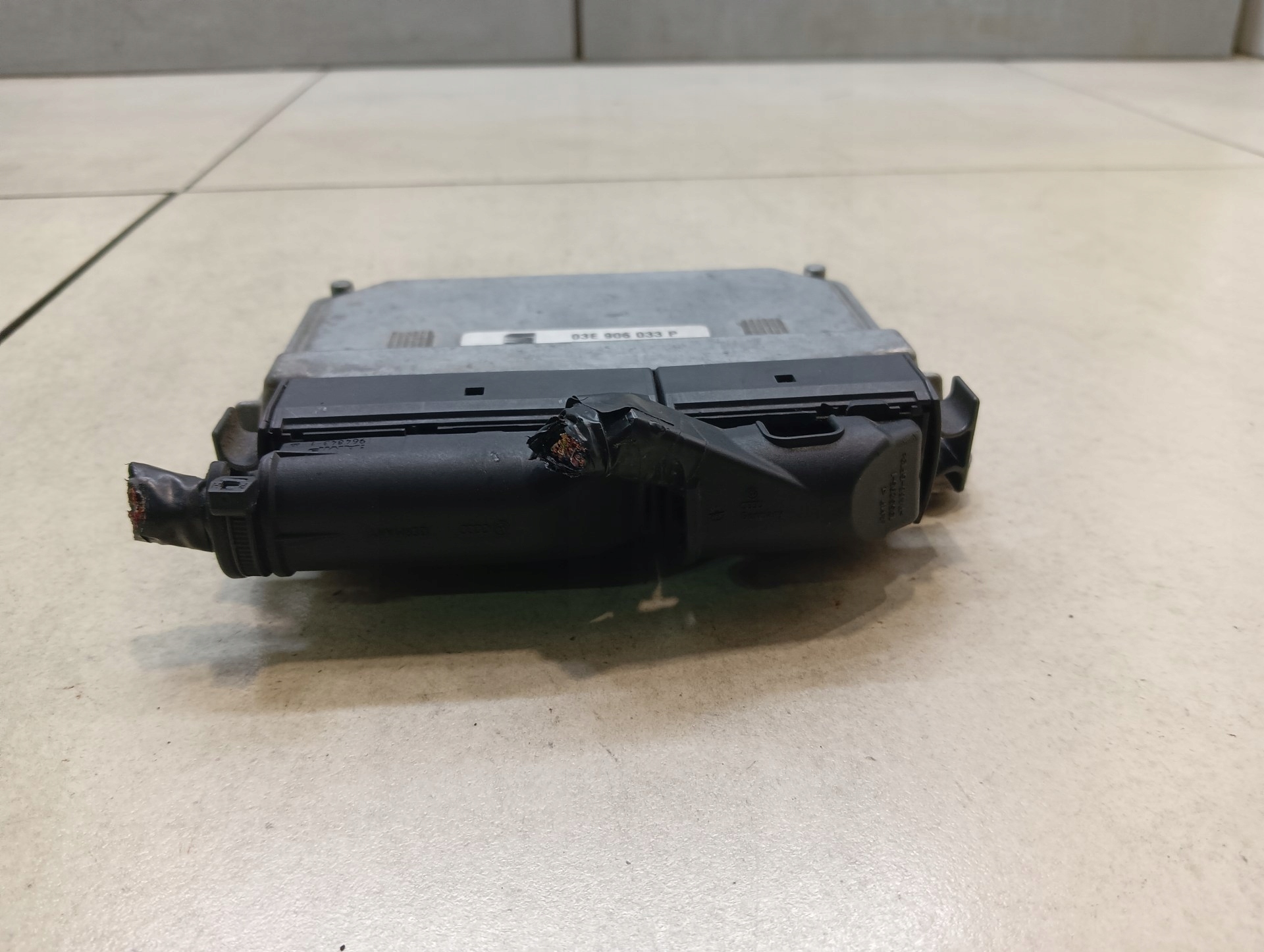 control unit of the engine SEAT CORDOBA III 1.2 03E906033P