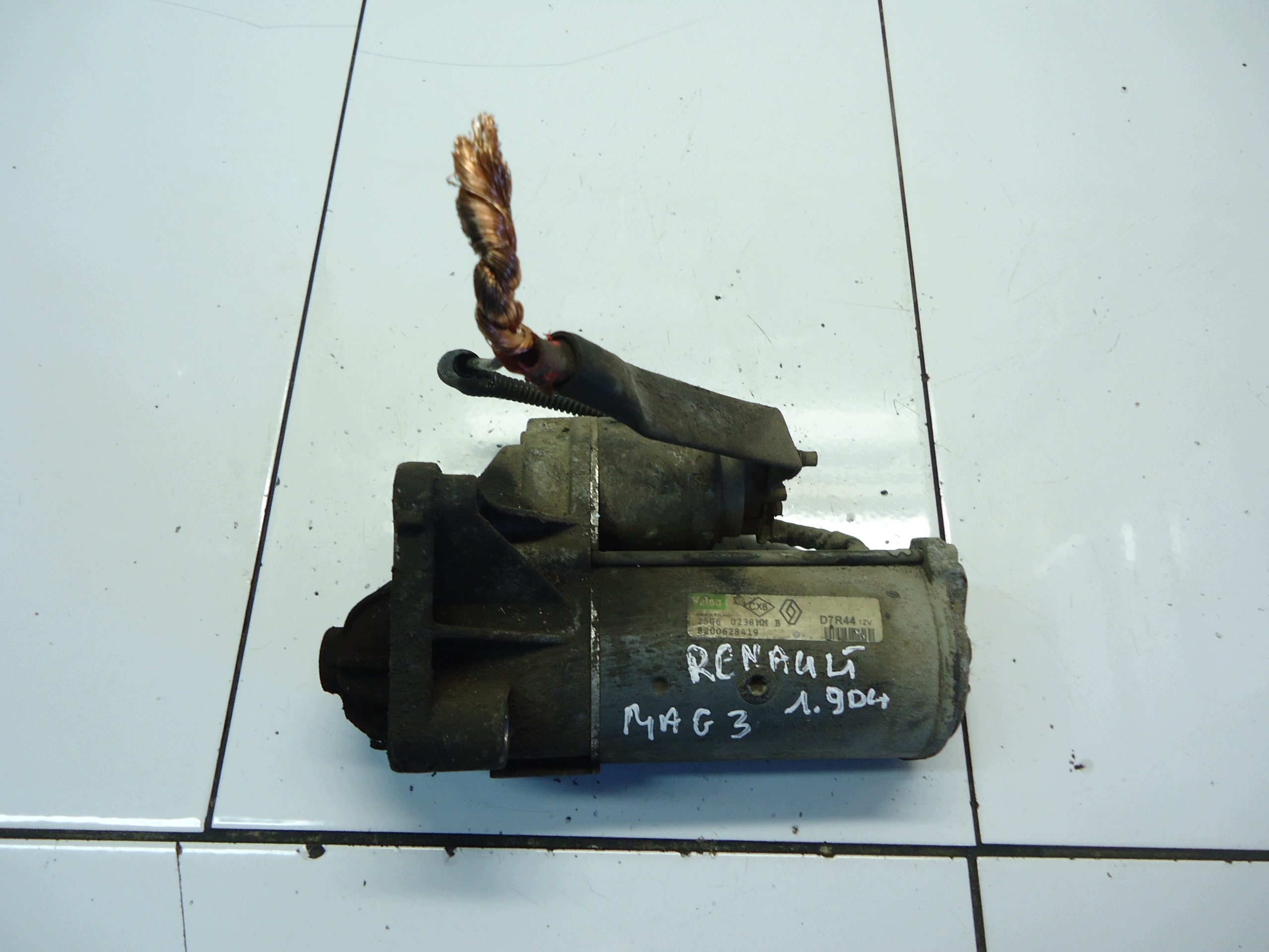 RENAULT SCENIC II 1.9DCI starter 8200628419