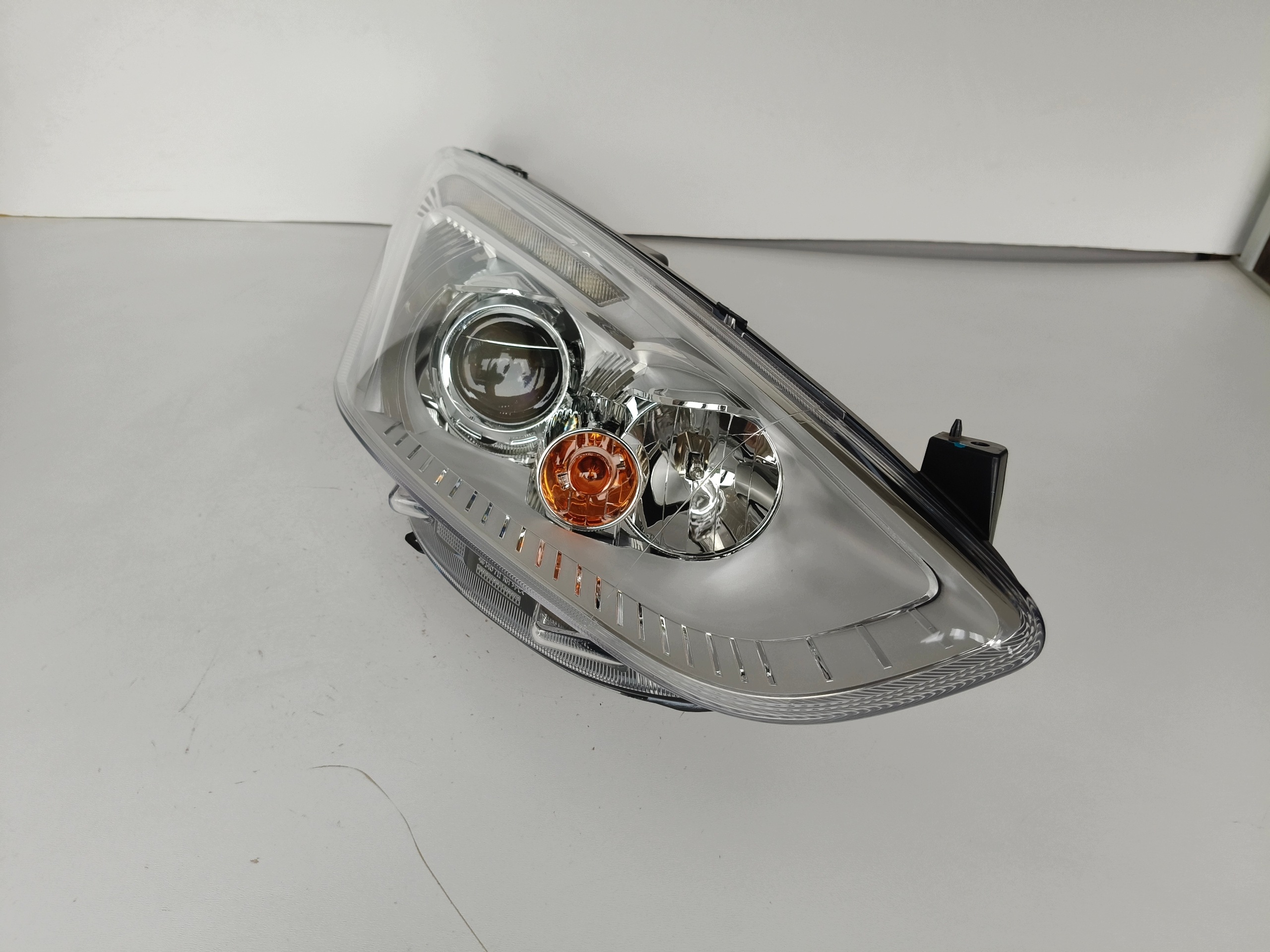 Licht rechts REFLEKTOR FORD B-MAX 13- LED