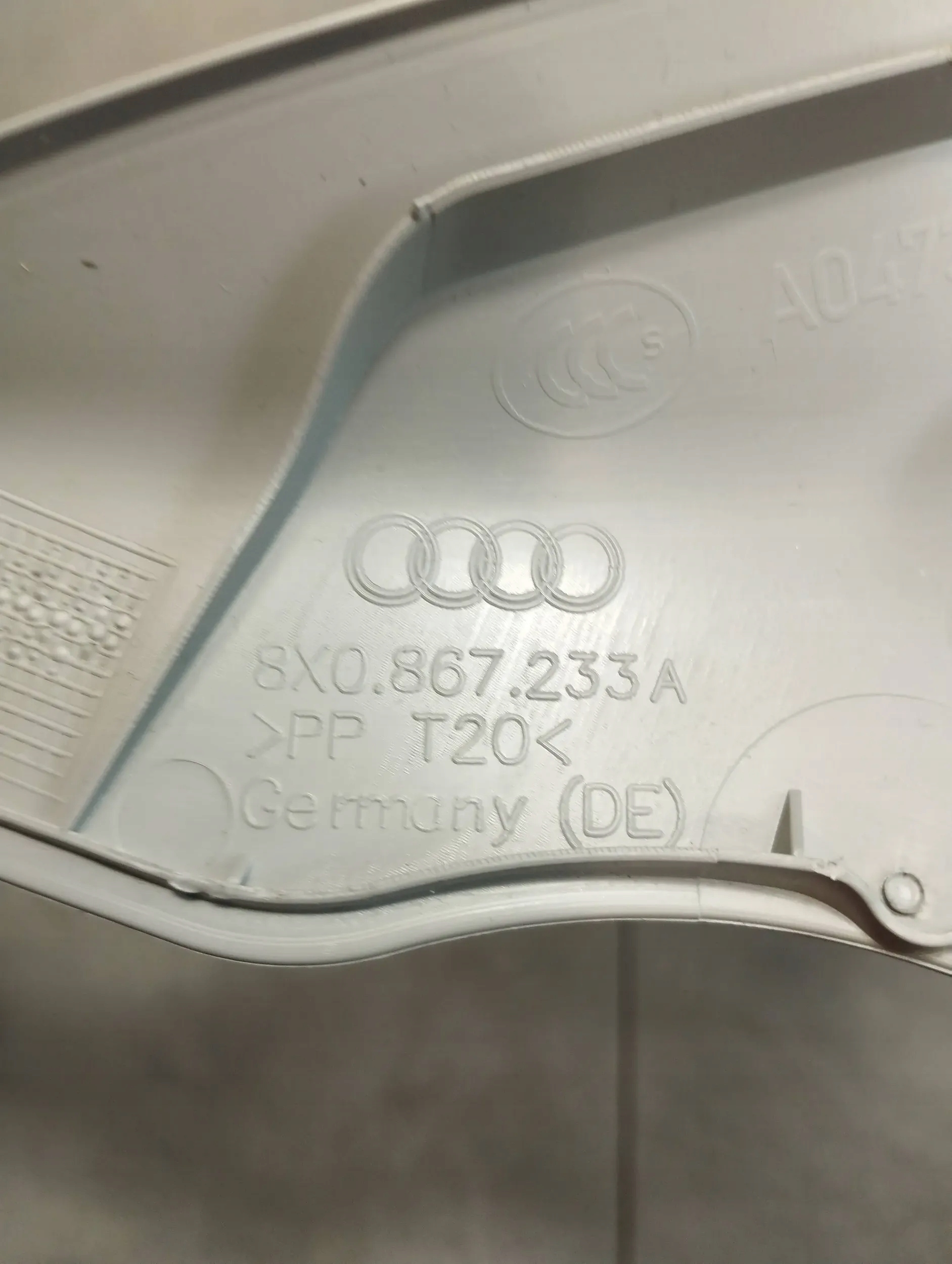 Audi A1 8X kryt SLUPKA levá 8X0867233A