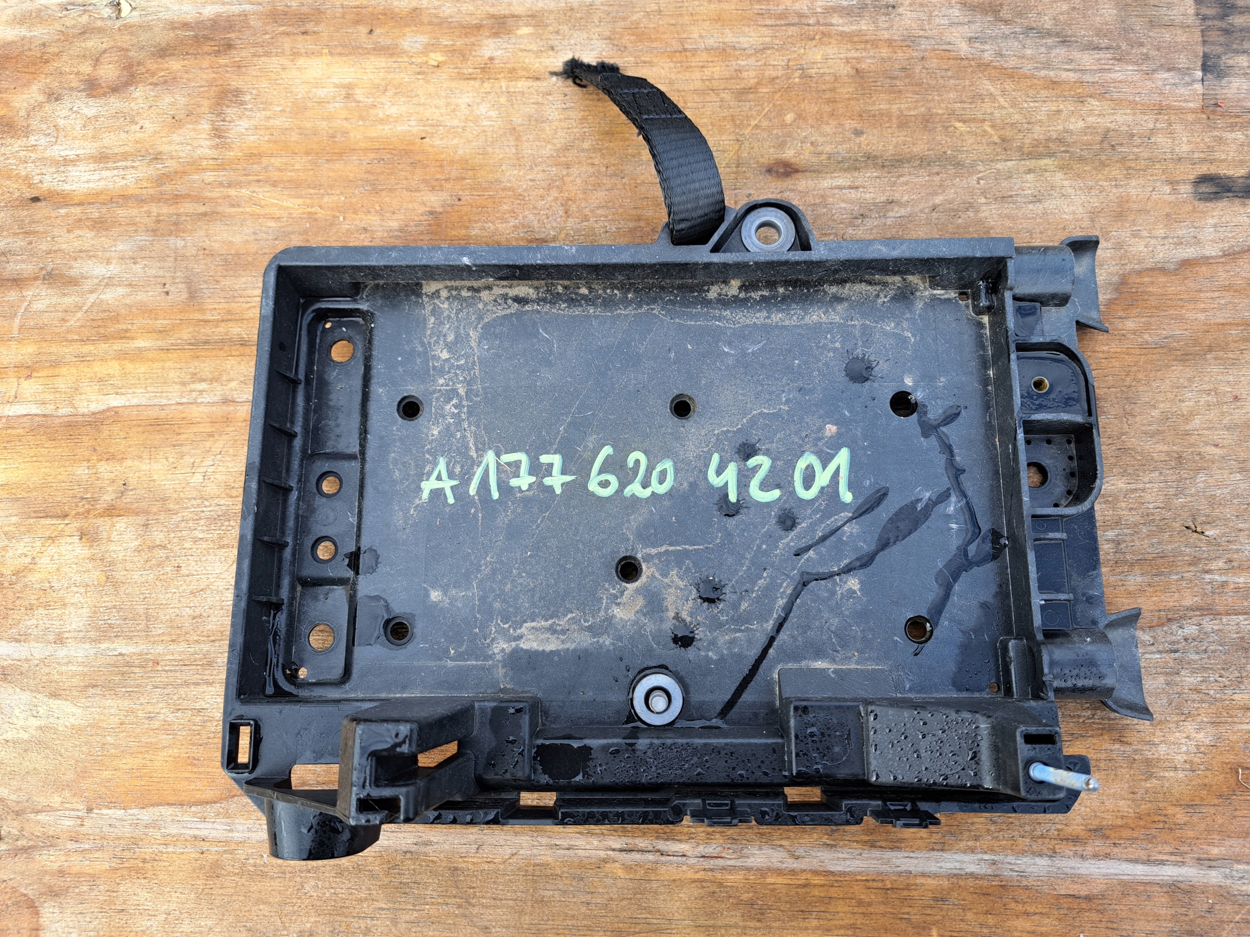 Podstawa akumulatora A1776204201