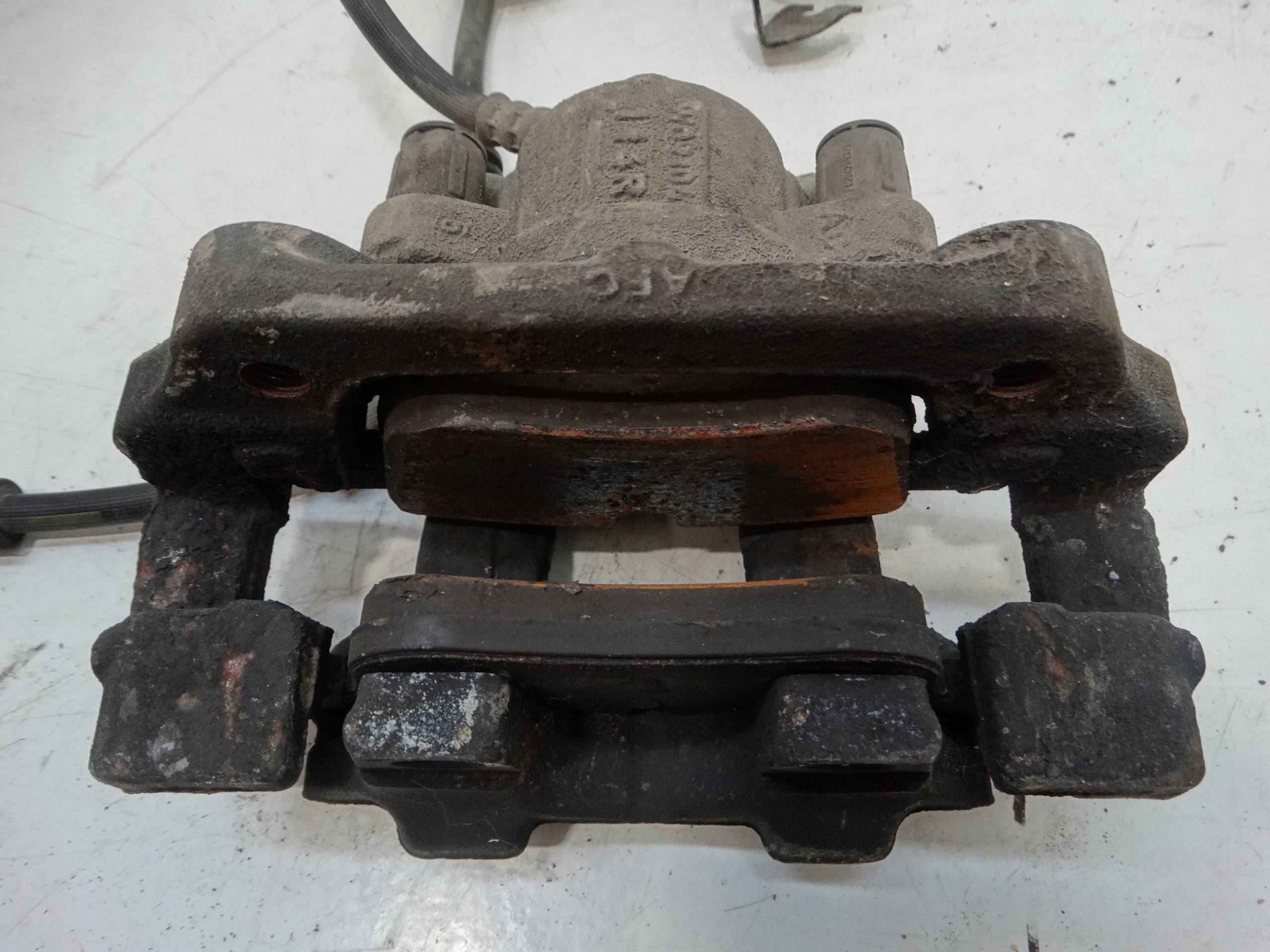 caliper brake right front BMW 1 F20 2.0D 2013R. 6850644