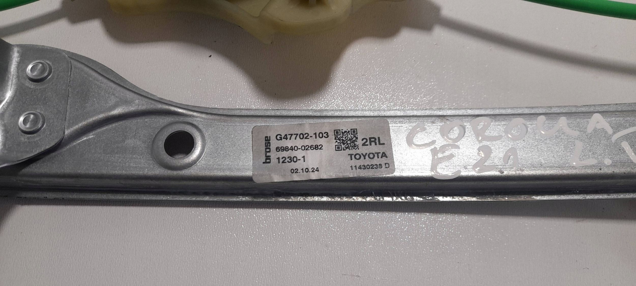 Toyota Corolla E21 lift rear left 6984002682 (SK167)