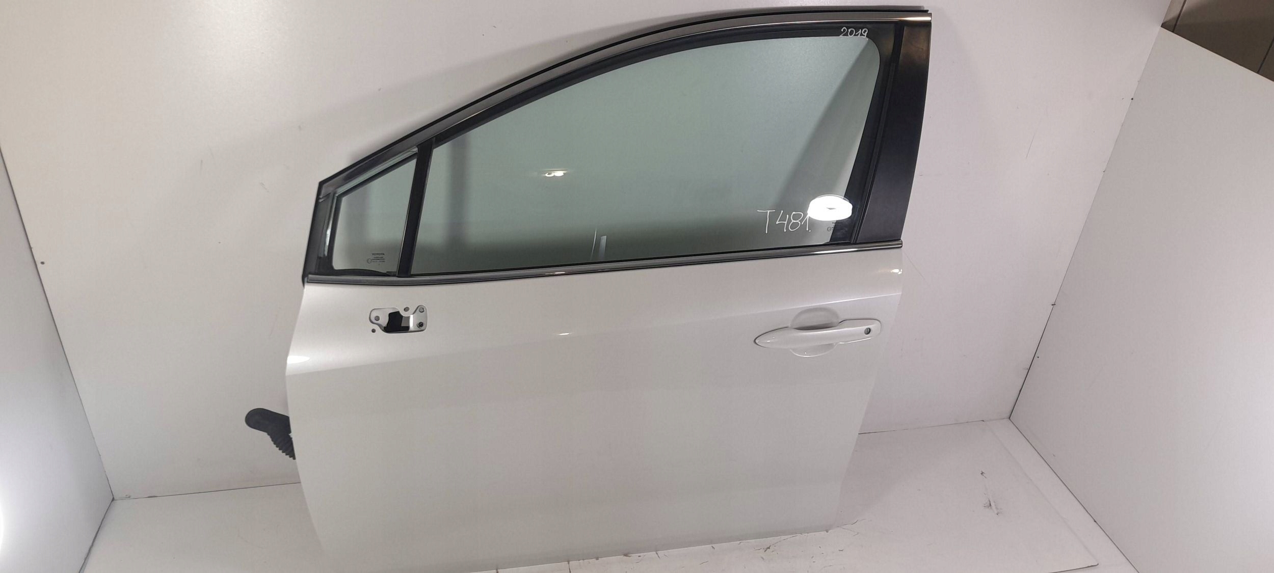 Toyota Corolla E21 door front left 070 (T481)