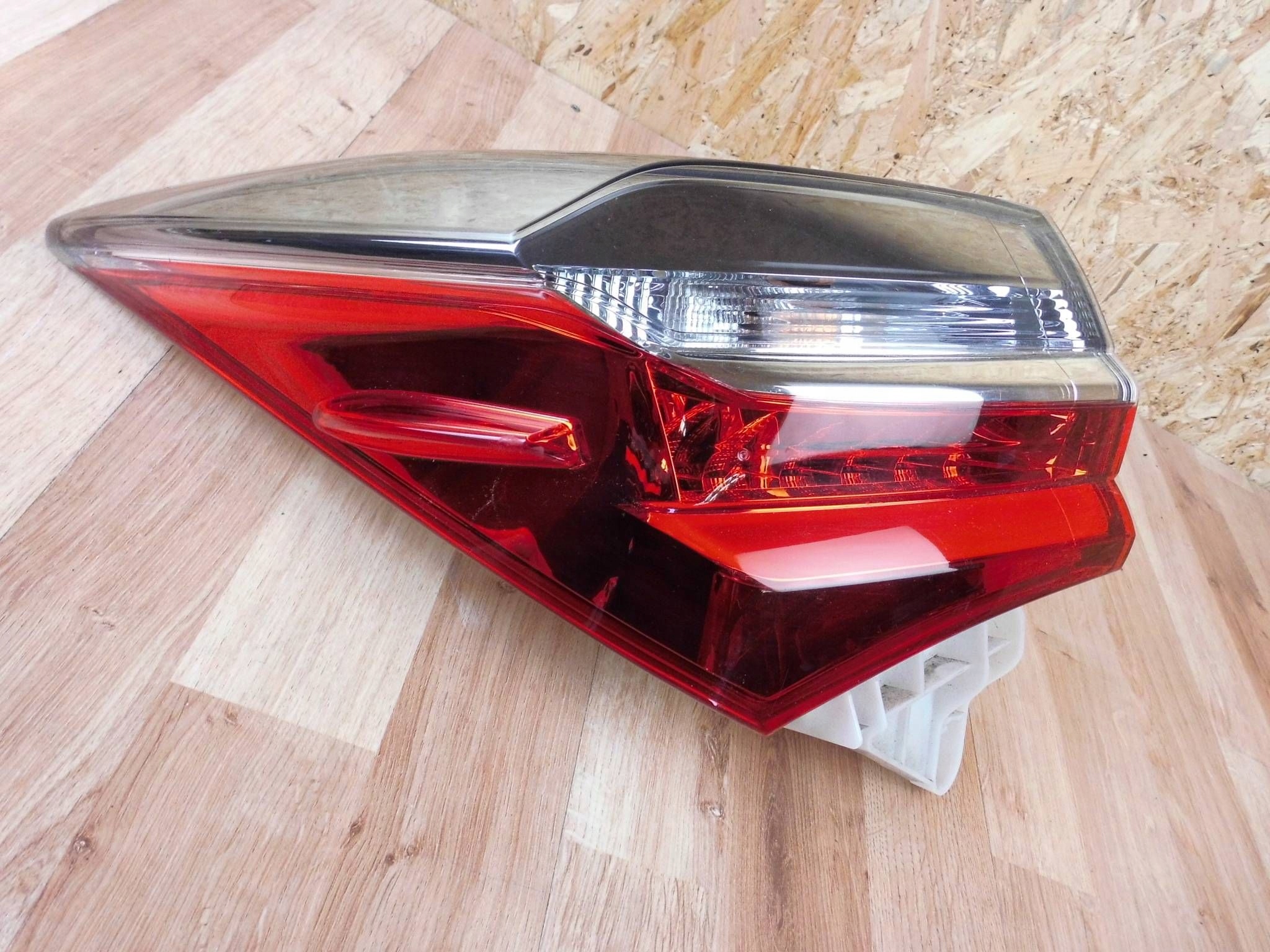 Toyota Corolla E16 E17 2016-2018 LIFT sedan light left rear part rear left