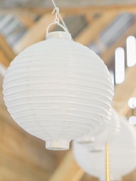 LAMPION PAPIEROWY OGRODOWY Z ŻARÓWKĄ LED NA BATERIE WESELE KOMUNIA 30 CM Płeć uniseks