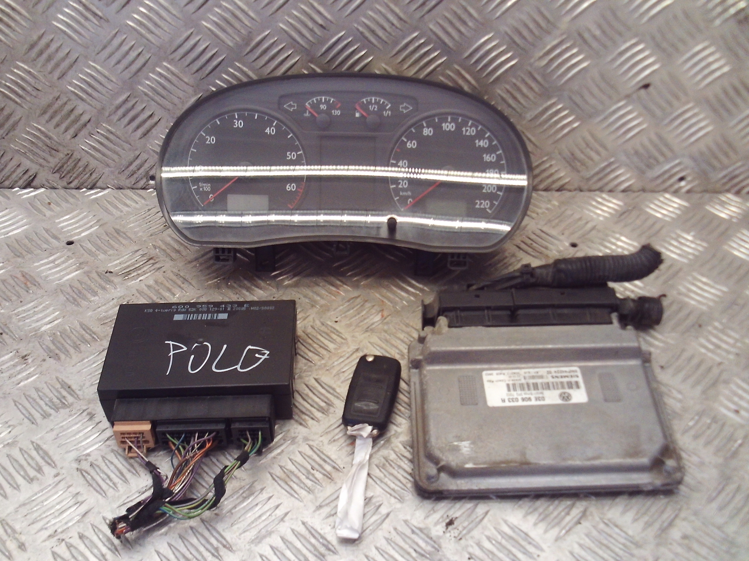 ZESTAW STARTOWY POLO 9N 1.2 12V 03E906033R