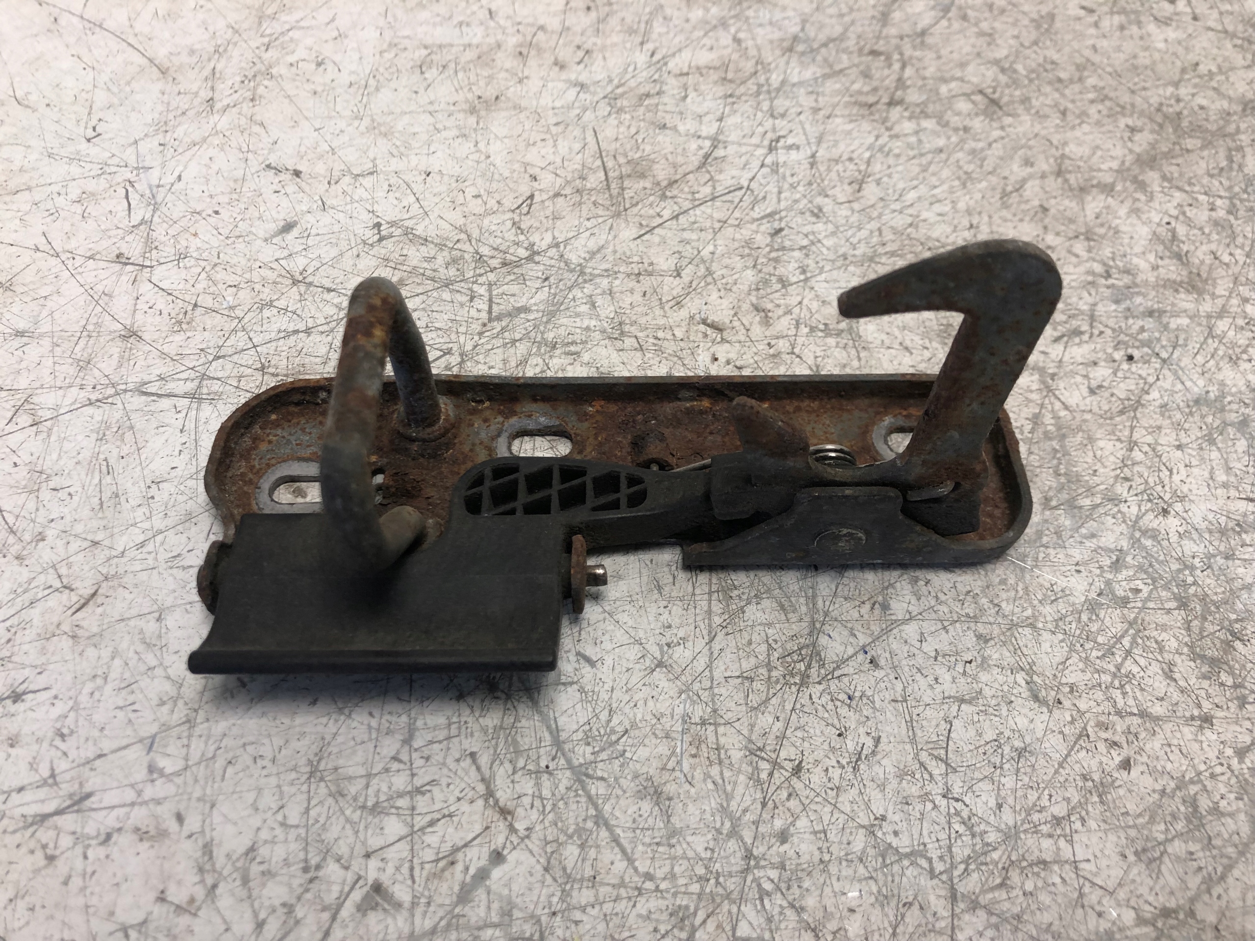 de la Serrure RYGIEL du capot VW EOS 1Q0823480