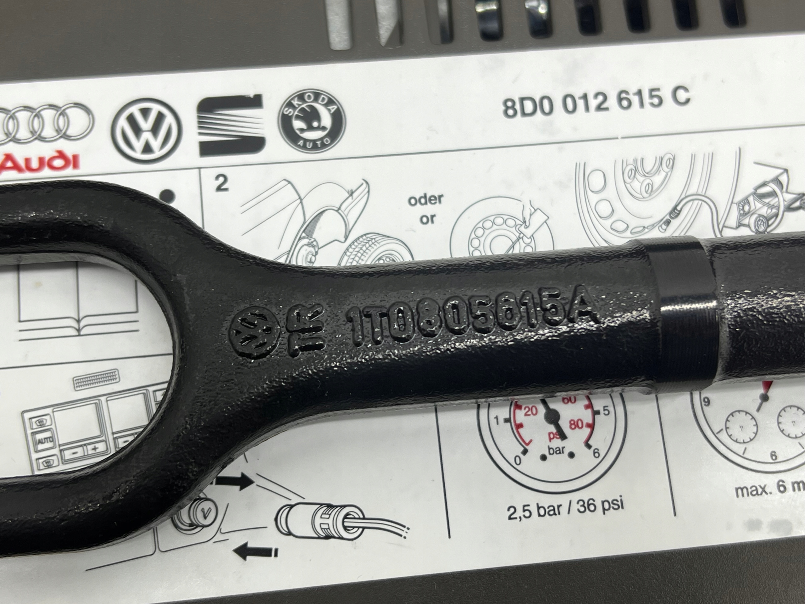 Cric Compresseur VW PASSAT B7 8D0012615C 2K0601703