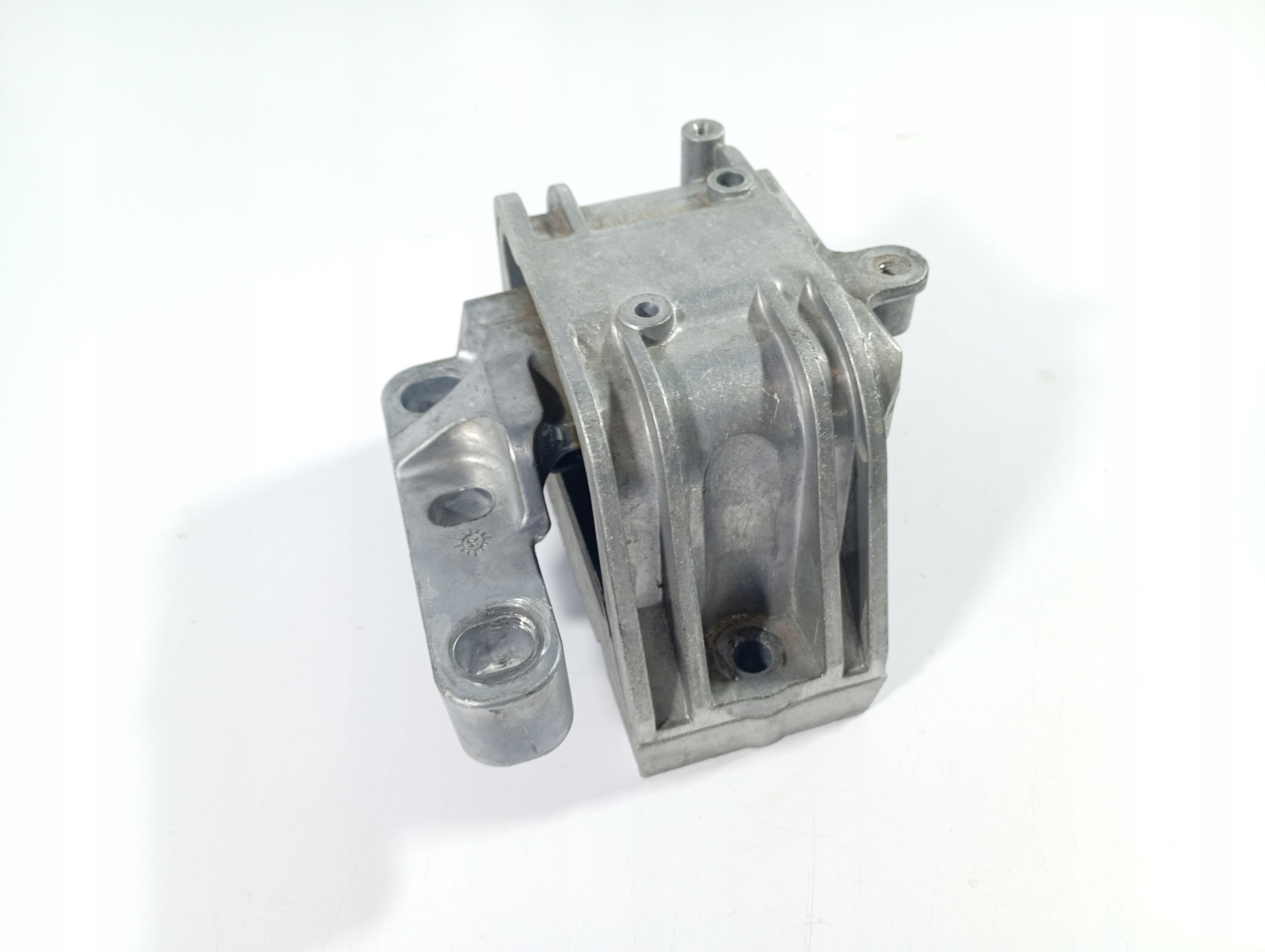 engine mount VW Passat B6 05-10