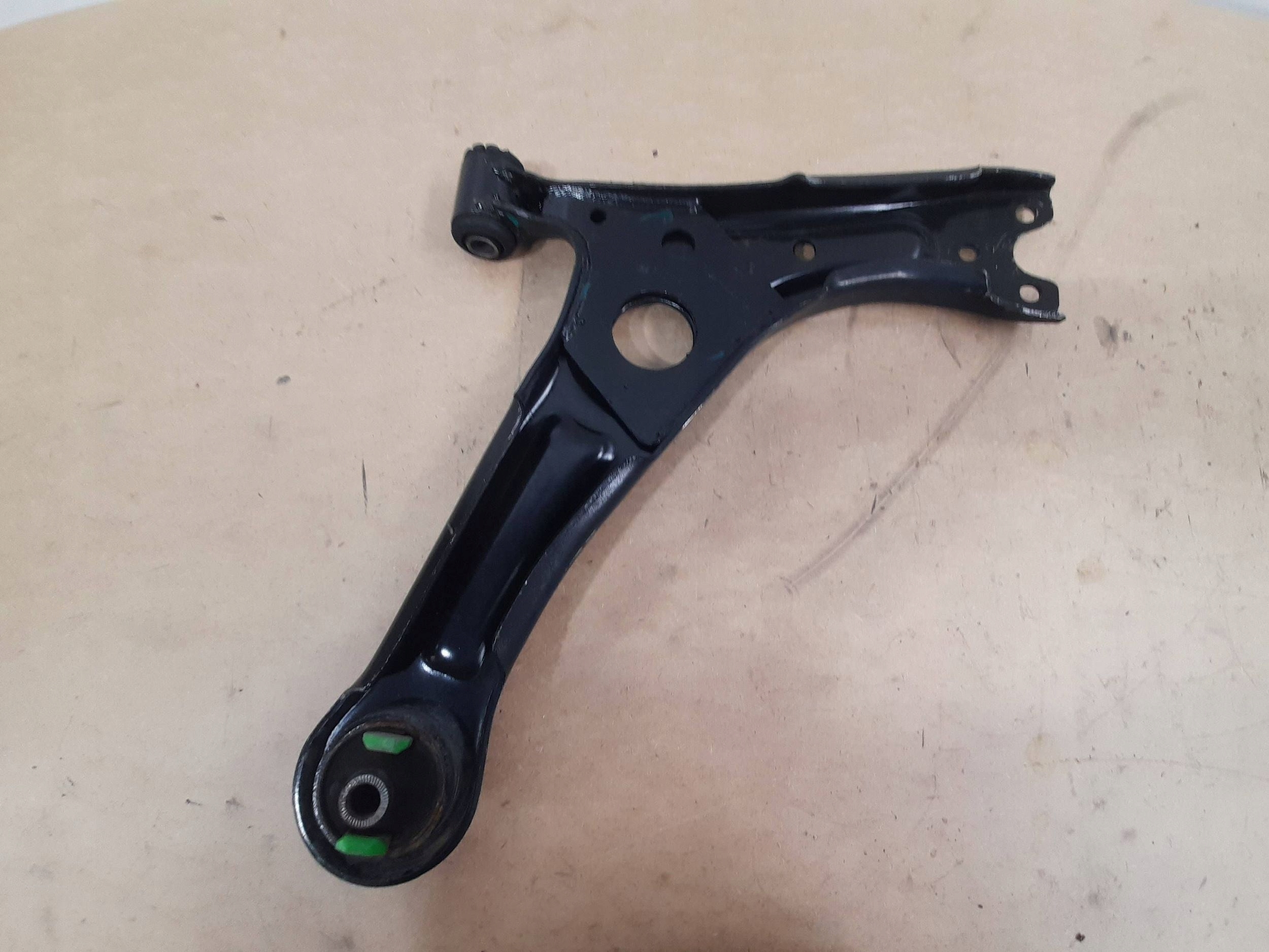 Chery Tiggo Querlenker vorne links DR6 / 202000470AA5AJ (Q638)