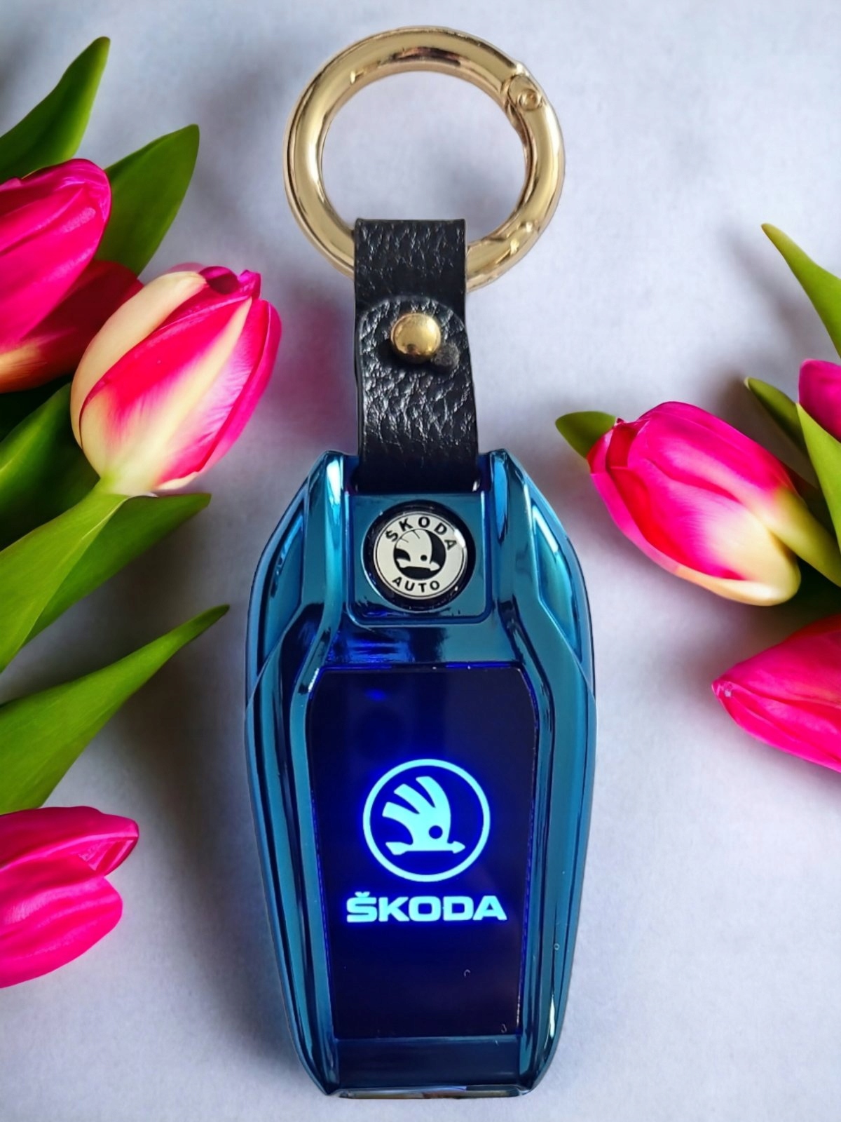 SKODA ZAPALNICZKA ŻAROWA ELEGANCKI BRELOK DO KLUCZY LOGO LED ETUI KOKARDKA Stan opakowania oryginalne