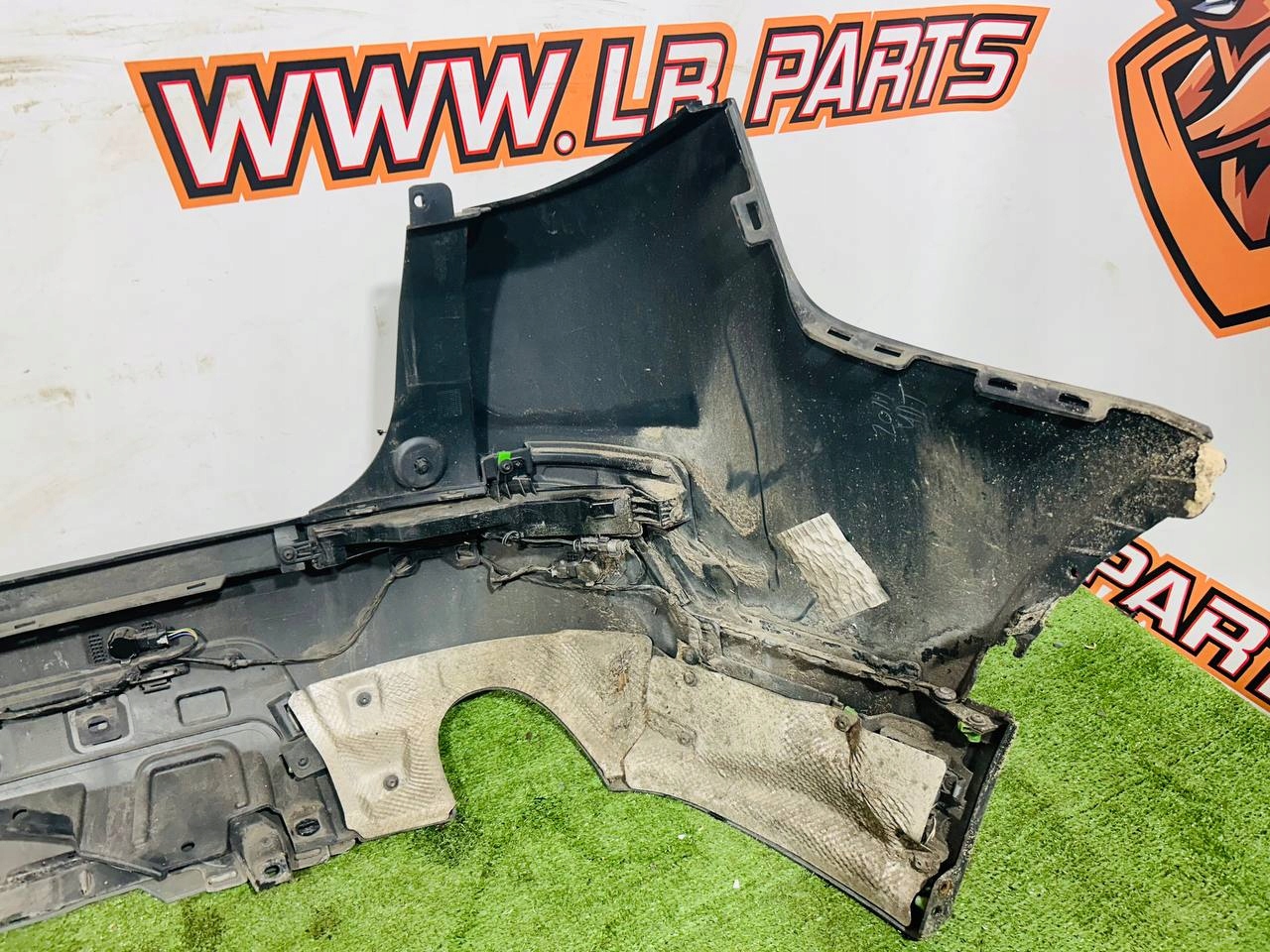 ZDERZAK TYLNY KOMPLET LAND ROVER DISCOVERY SPORT L550 FK72-17K835-BD8LML Strona zabudowy tył