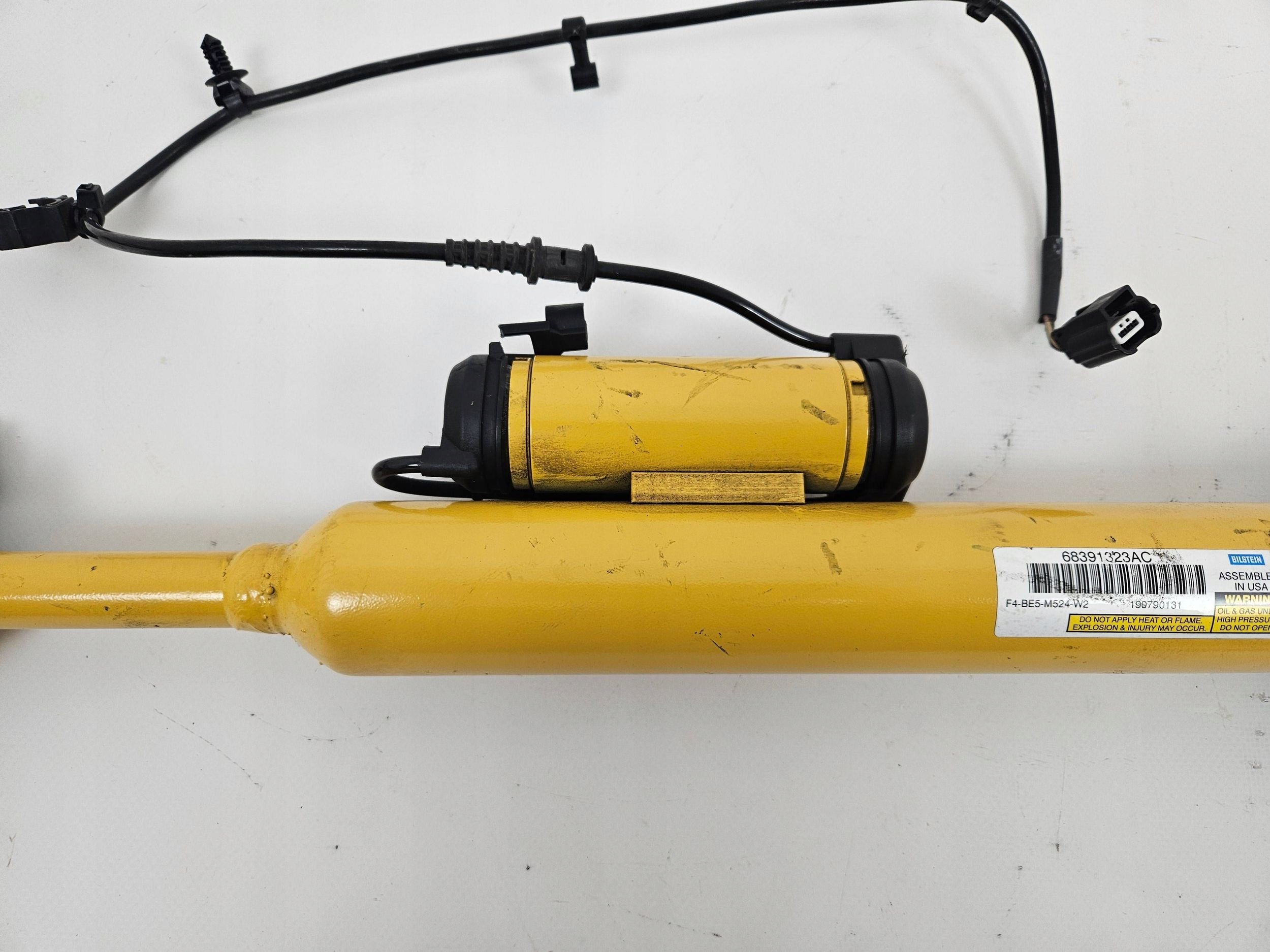 Dodge Challenger Widebody 6.4 shock absorber left rear part 2019-22