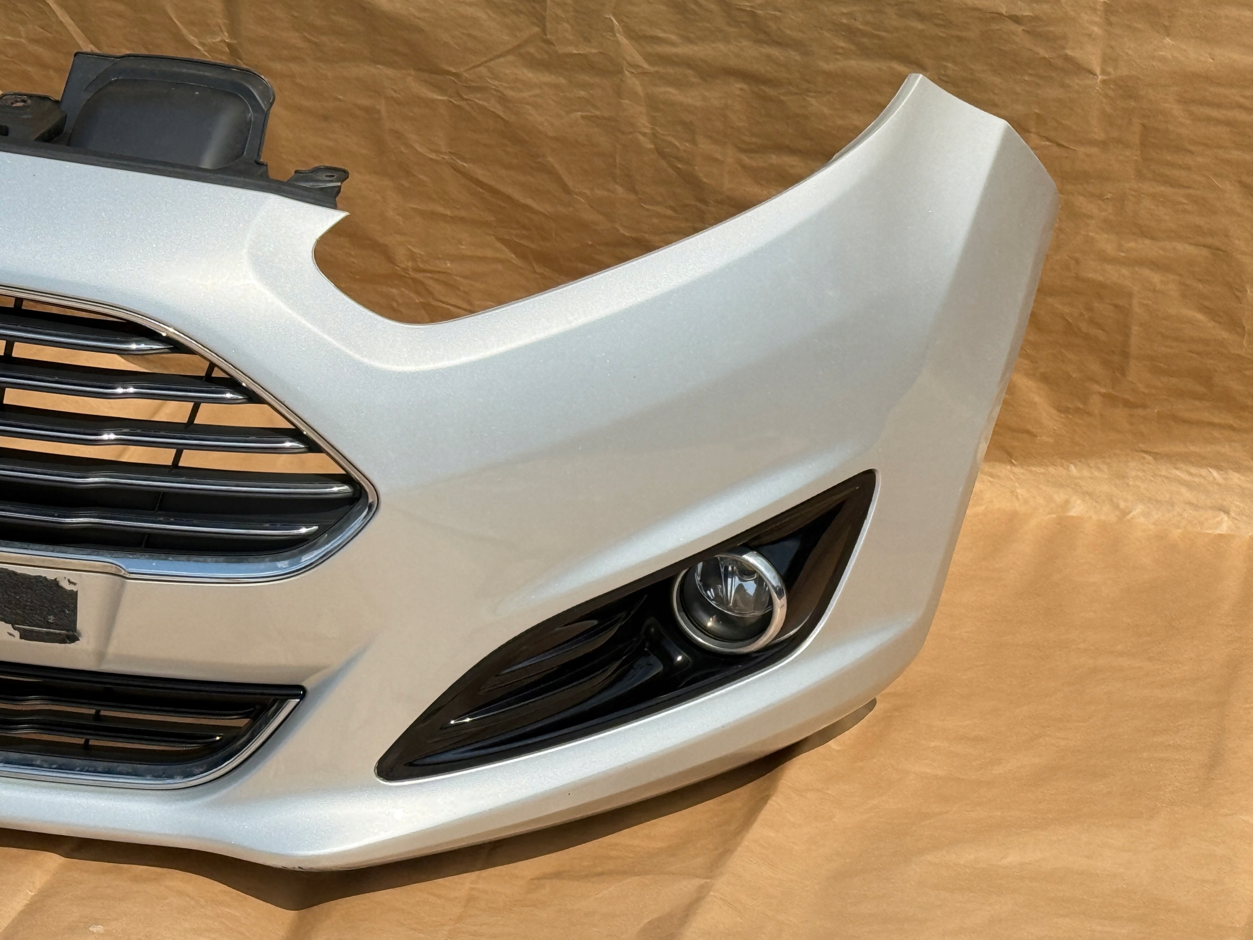 FORD FIESTA MK7 LIFT 2012-2017 nárazník předek MOONDUST SILVER
