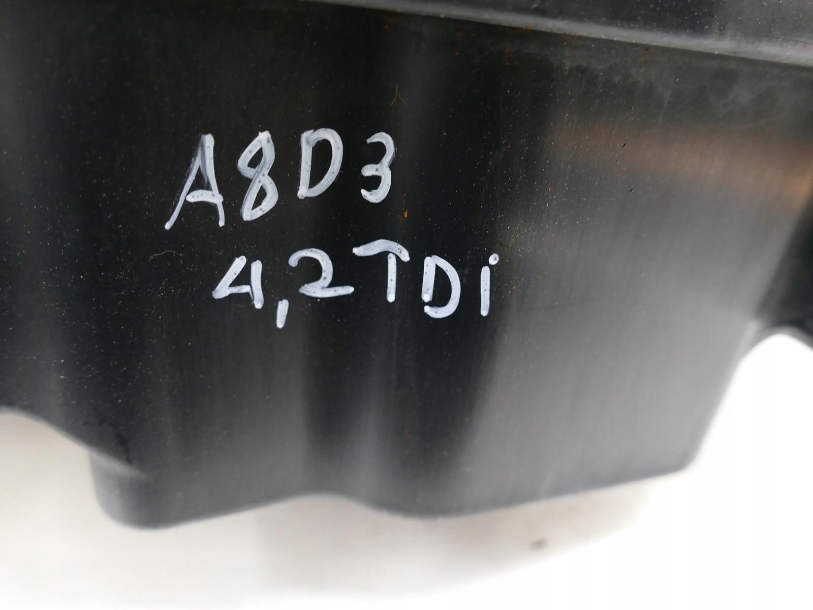 AUDI A8 D3 LIFT 4.2 TDI obal nadrze vody