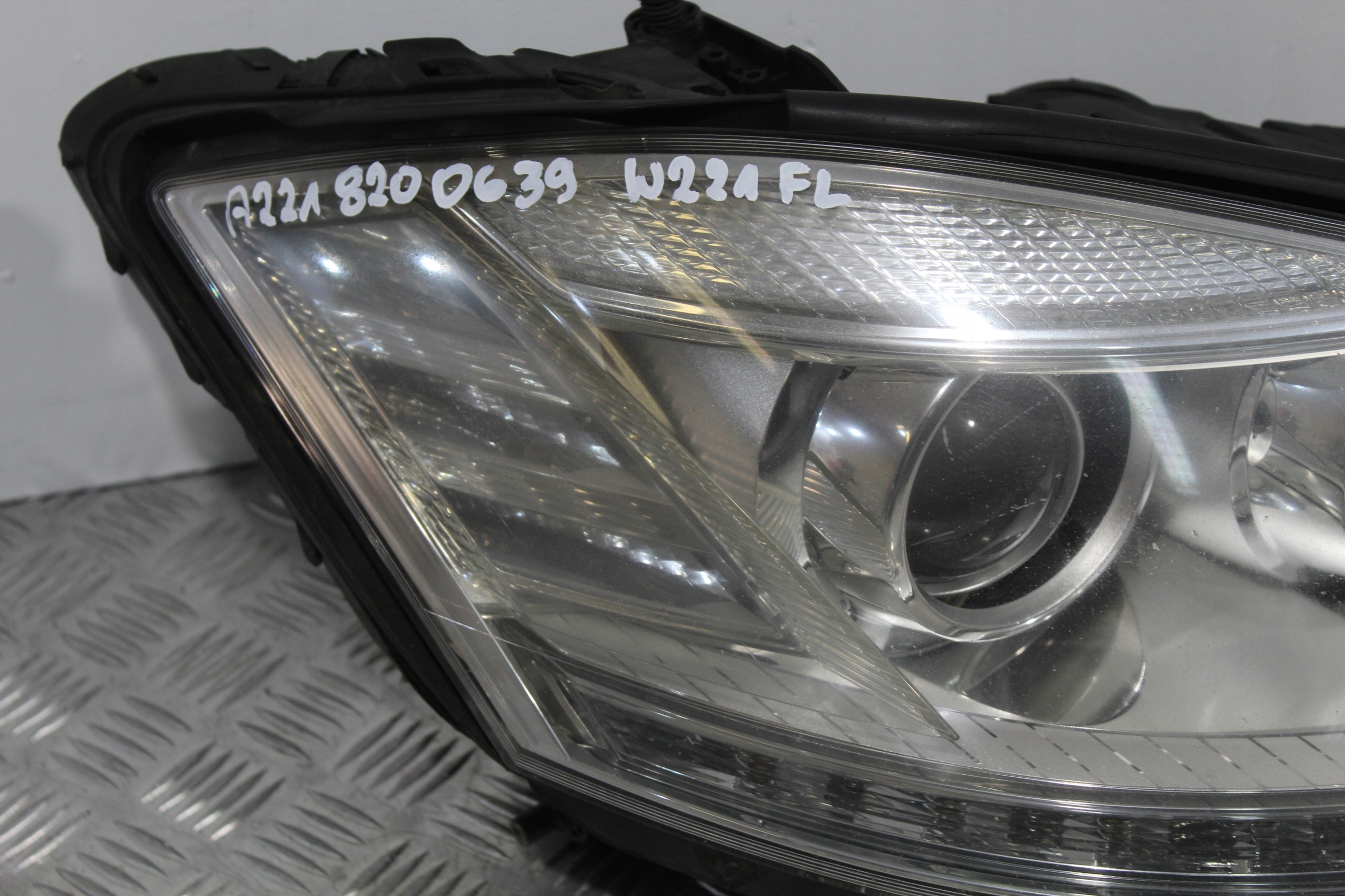 lights front XENONY S-KLASA W221 LIFT A2218200639