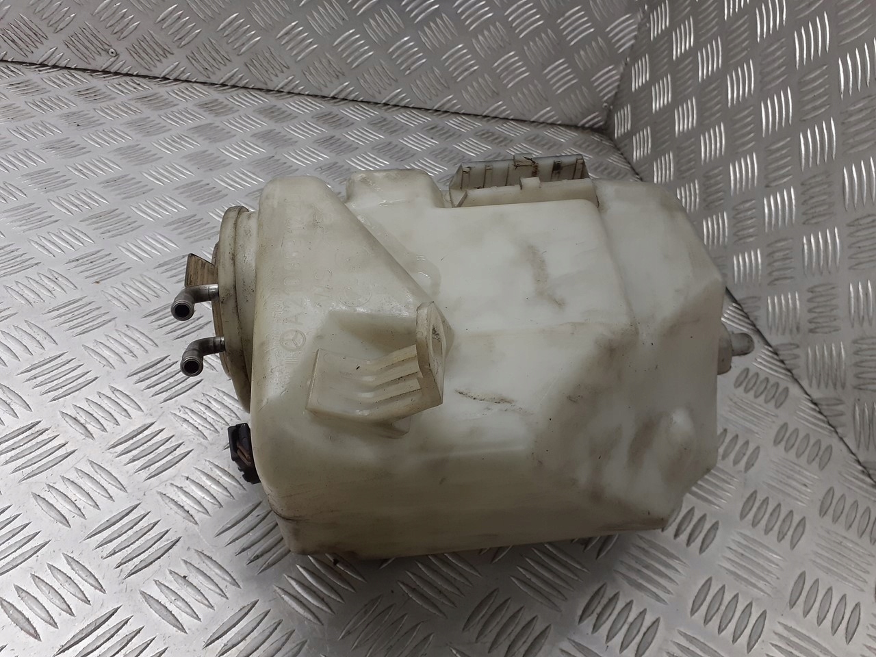 ZBIORNICZEK SPRYSKIWACZY MERCEDES W210 3.2 CDI