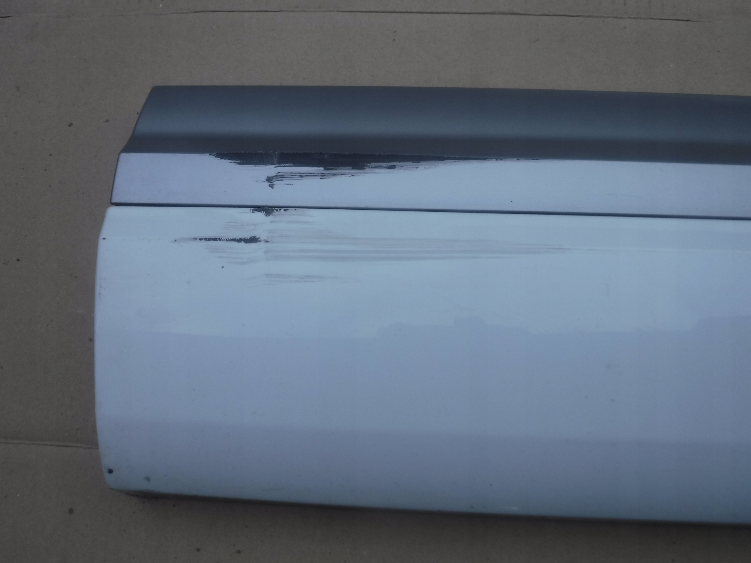 AUDI Q7 s line moulding door left rear part 4M0853969B