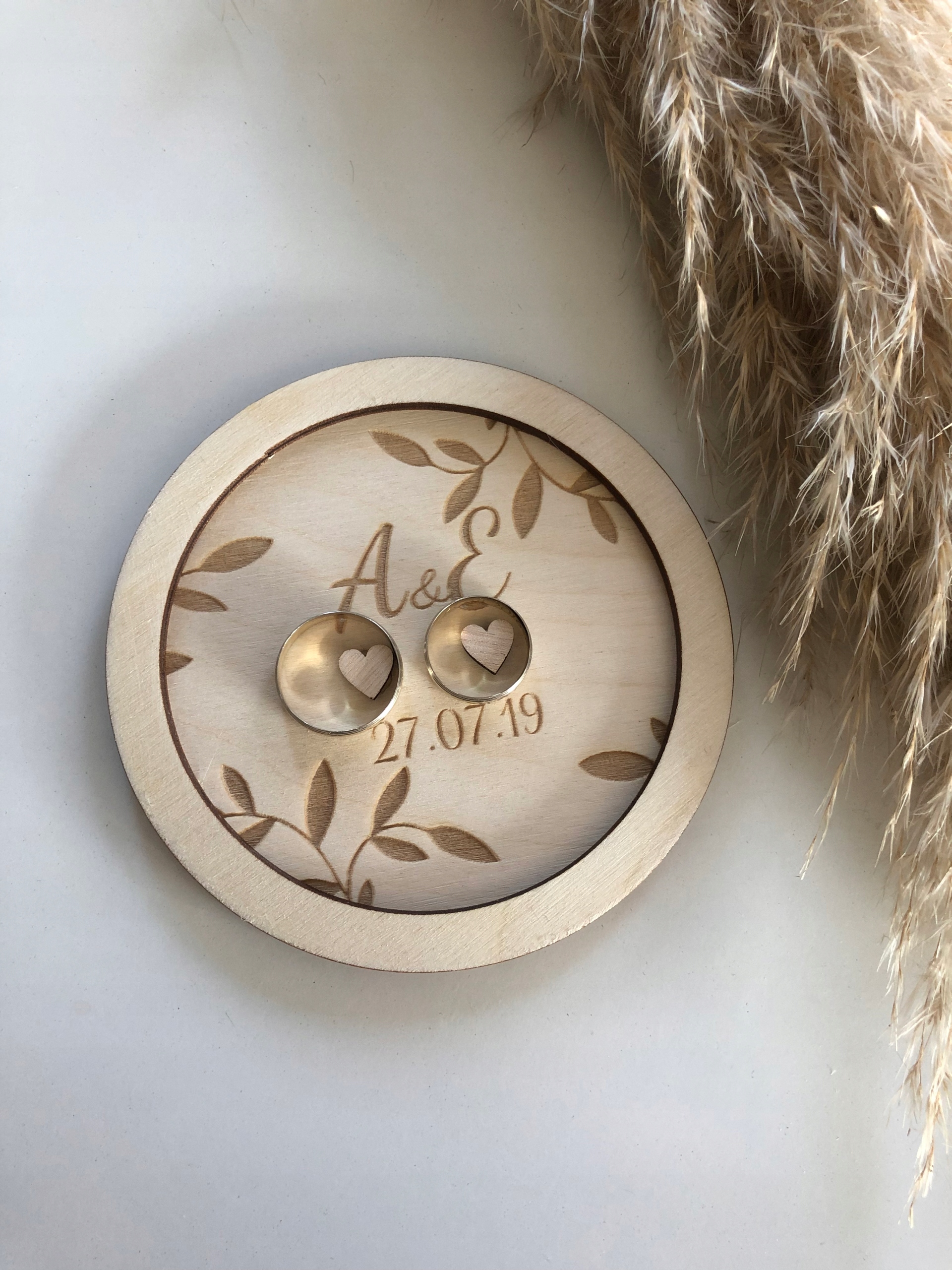 DREWNIANA TACKA PODSTAWKA NA OBRĄCZKI GRAWER ŚLUB Kod producenta P1