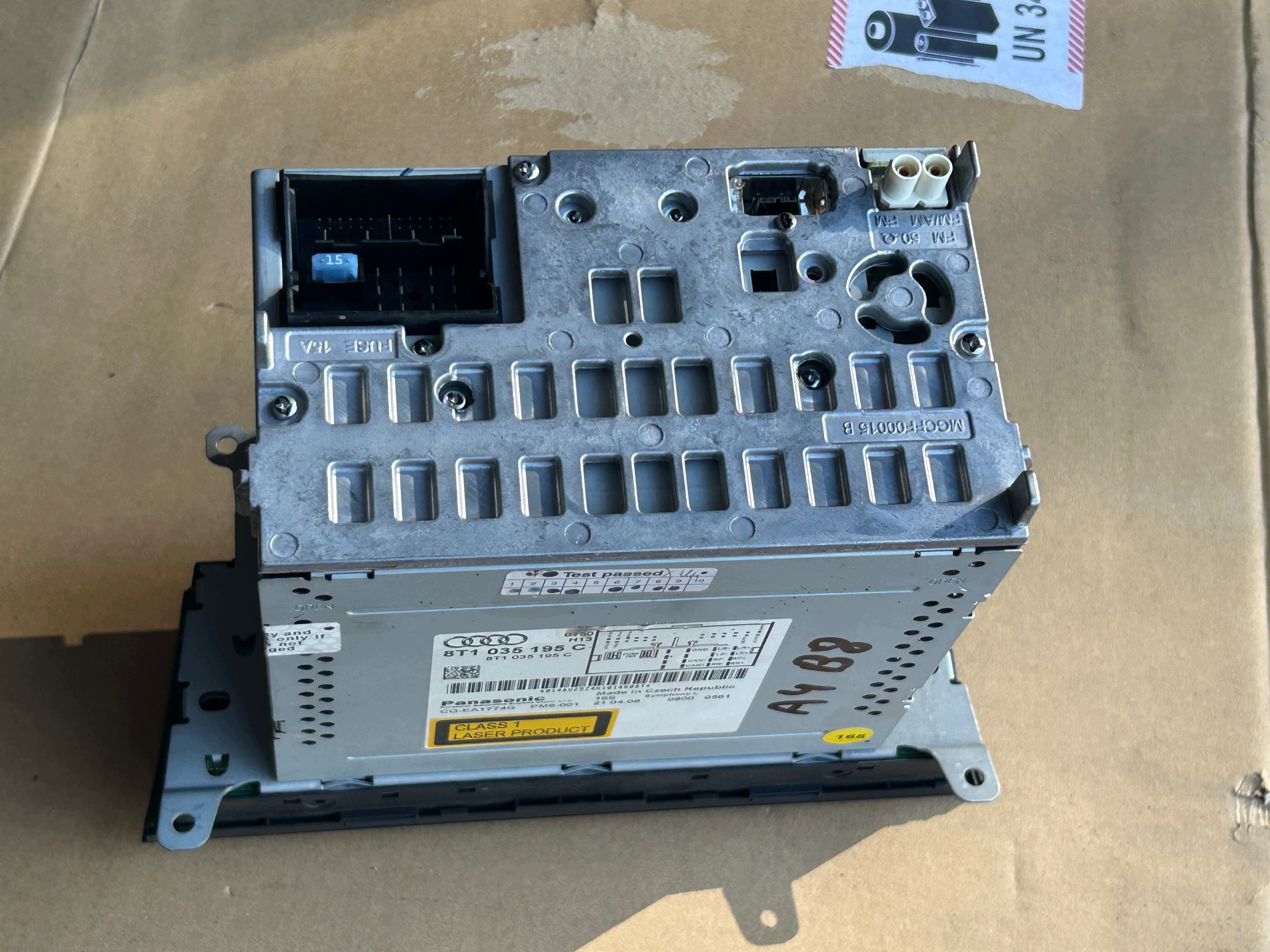 AUDI A4 B8 ORYGINALNE RADIO 8T1035195C