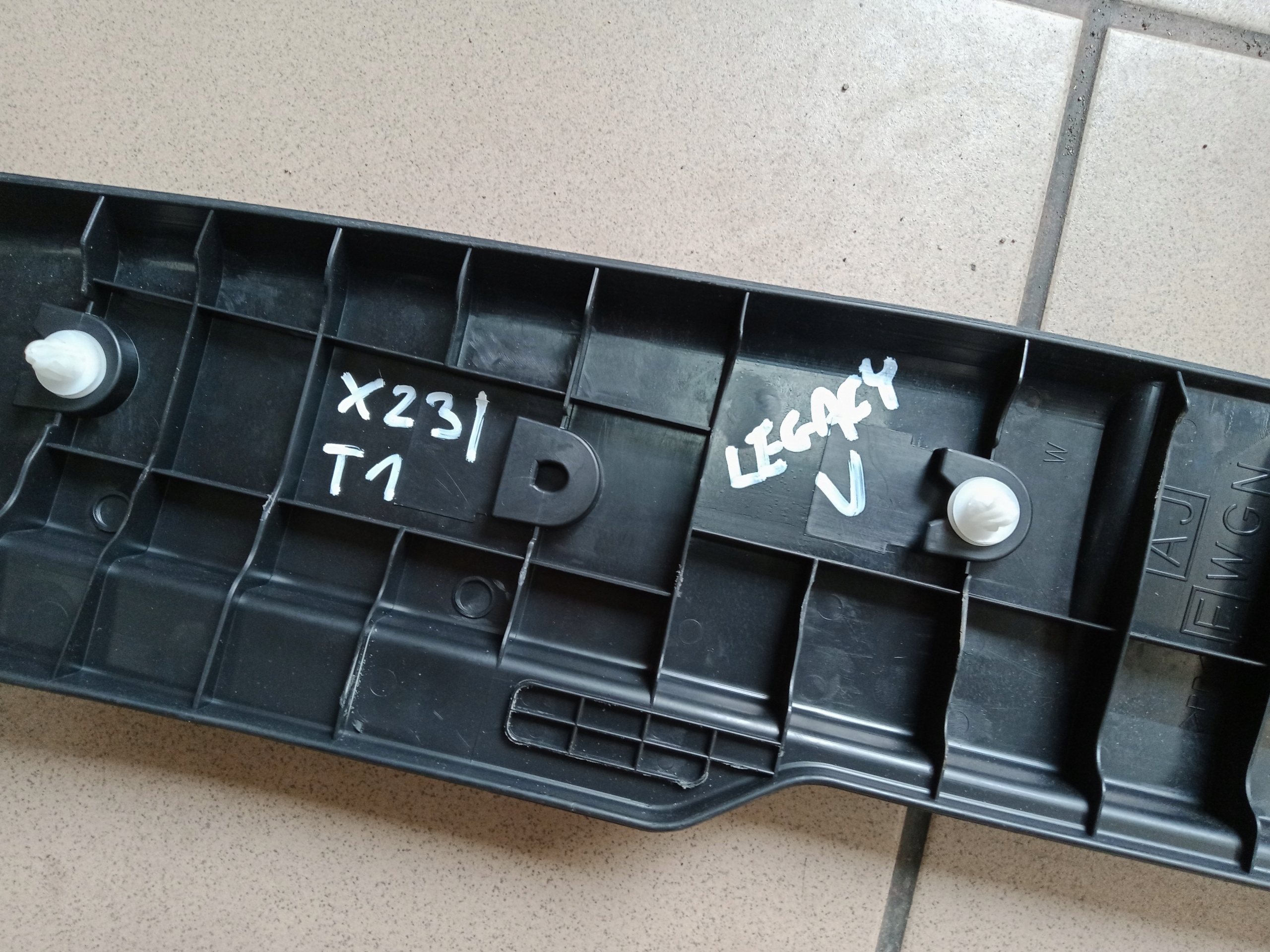 SUBARU OUTBACK 10-14 OSŁONA PASA TYLNEGO - CAŁA Numer katalogowy oryginału 95073AJ000