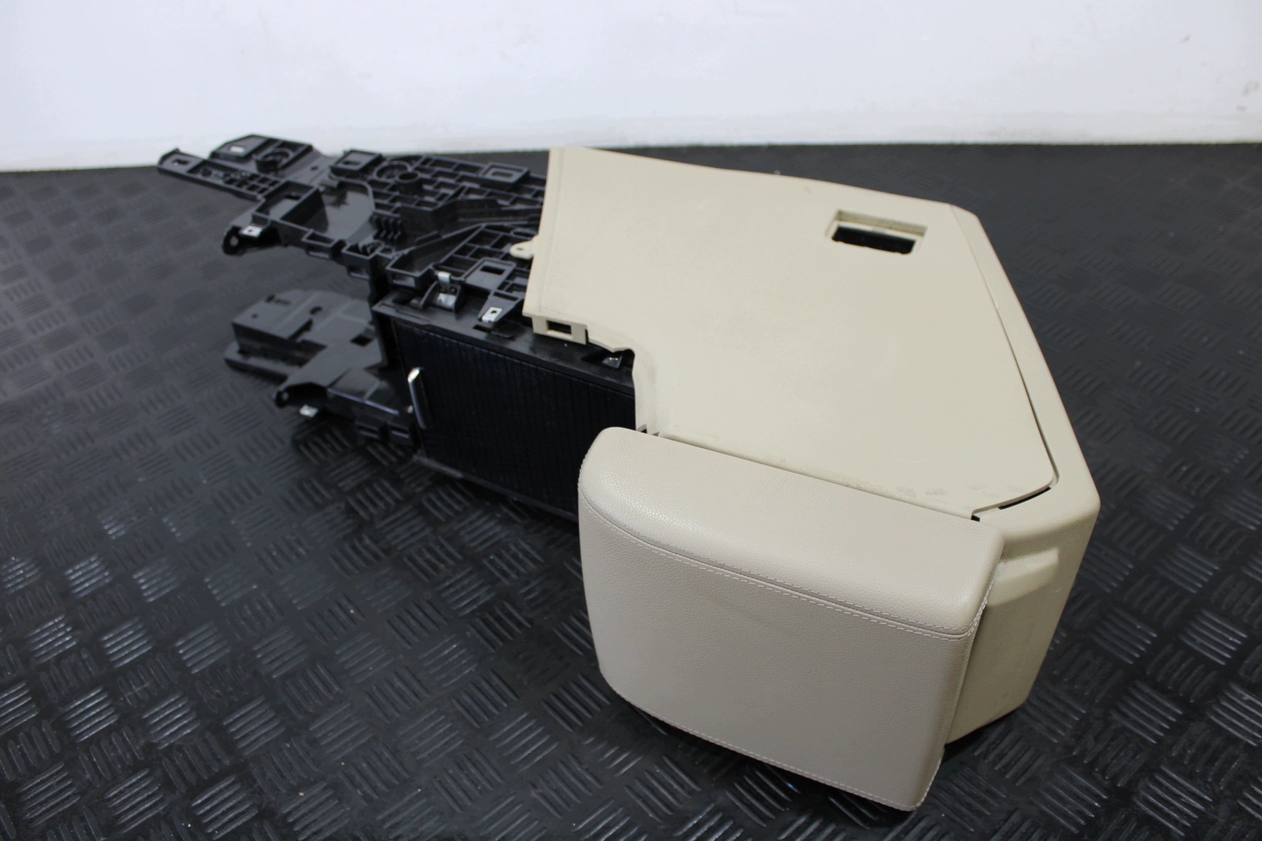 armrest TUNEL central LAND ROVER DISCOVERY SPORT L550