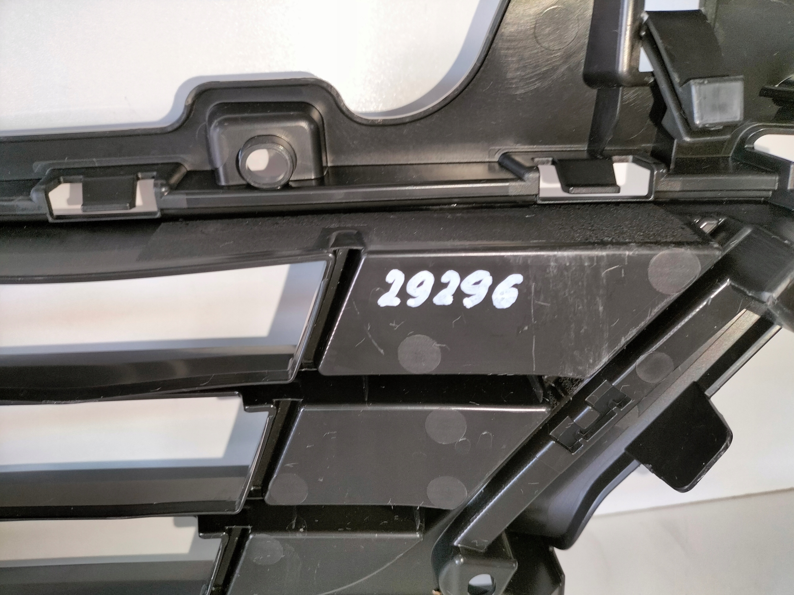 GRILL LÜFTUNGSGITTER DER STOSSSTANGE KIA SPORTAGE 5 V 21- STD
