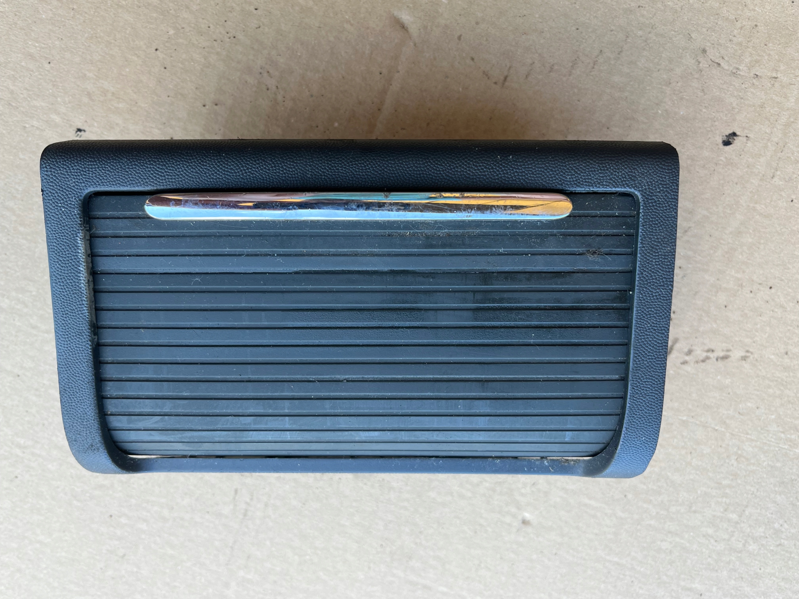 SCHOWEK UCHWYT NA NAPOJE ROLETKA OPEL VECTRA C 2005-2008 24423418