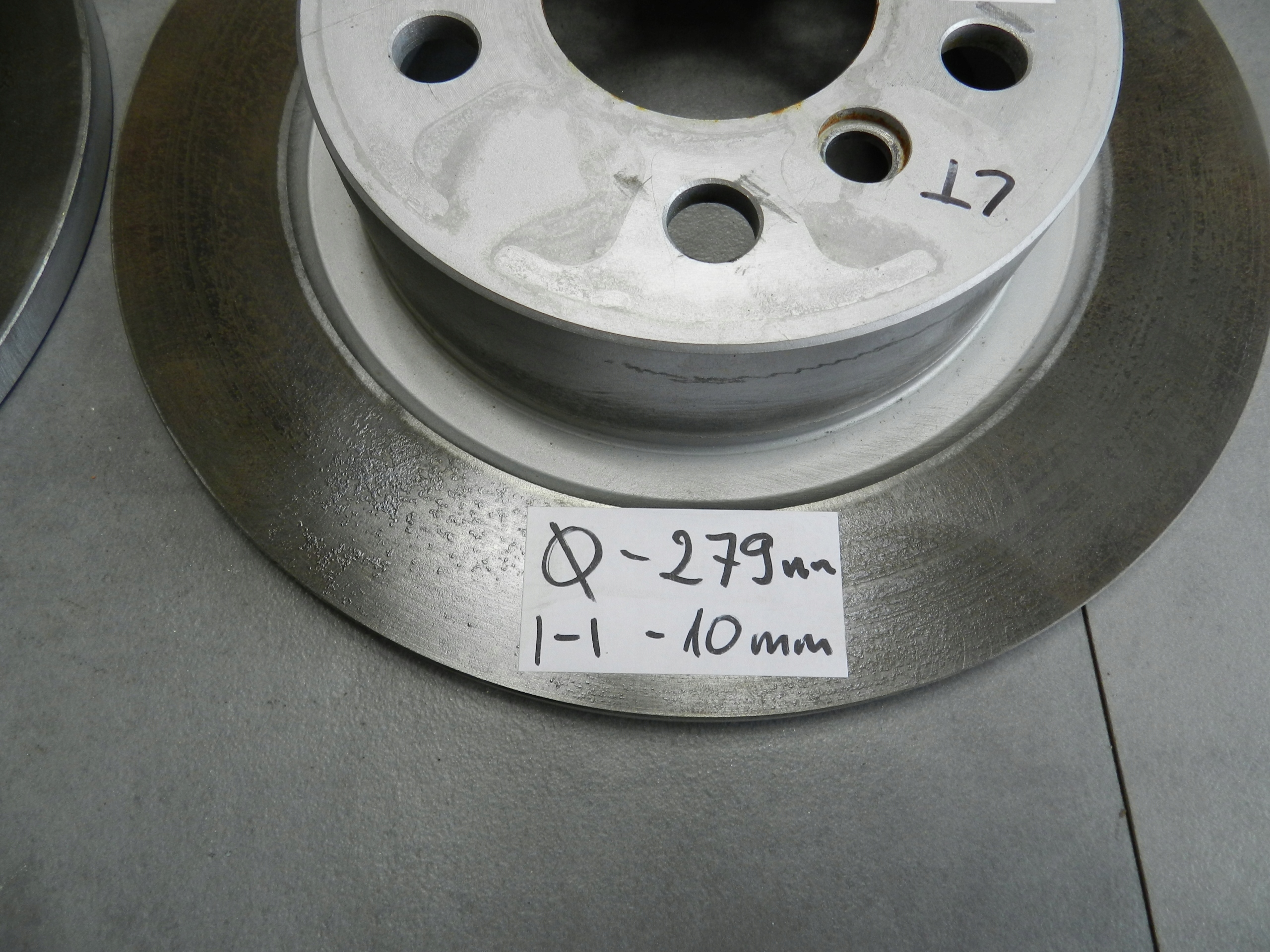 BMW 2 GT F46 218i kotuče plotýnky záď 6799367