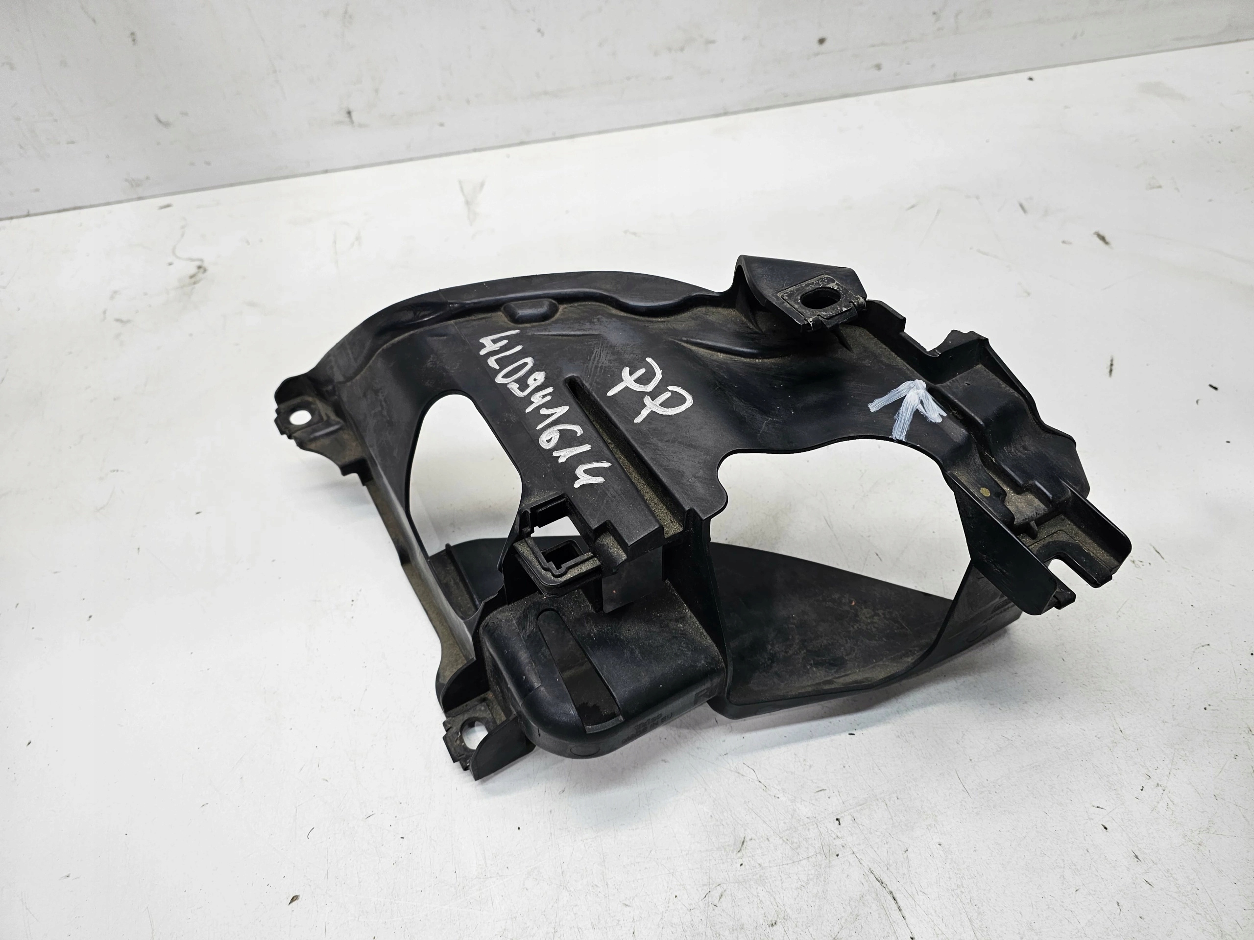 support holder REFLEKTORA right AUDI Q7 4L 4L0941614