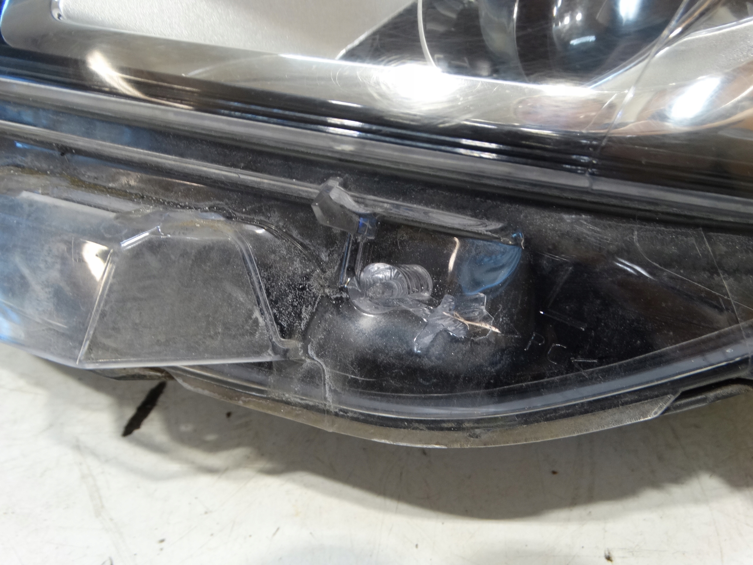 light REFLEKTOR LED left front VALEO PEUGEOT 108 81150-0H150