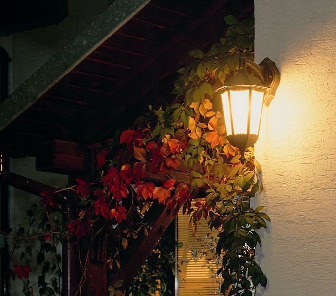 Czarna lampa ogrodowa latarnia kinkiet elewacyjny Stan opakowania oryginalne