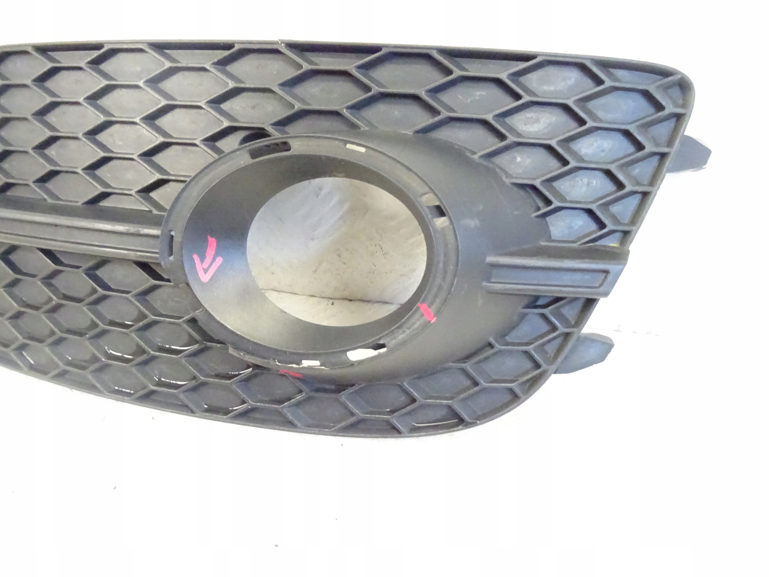 grid of a bumper front front right AUDI Q3 S-LINE 8U0807682D