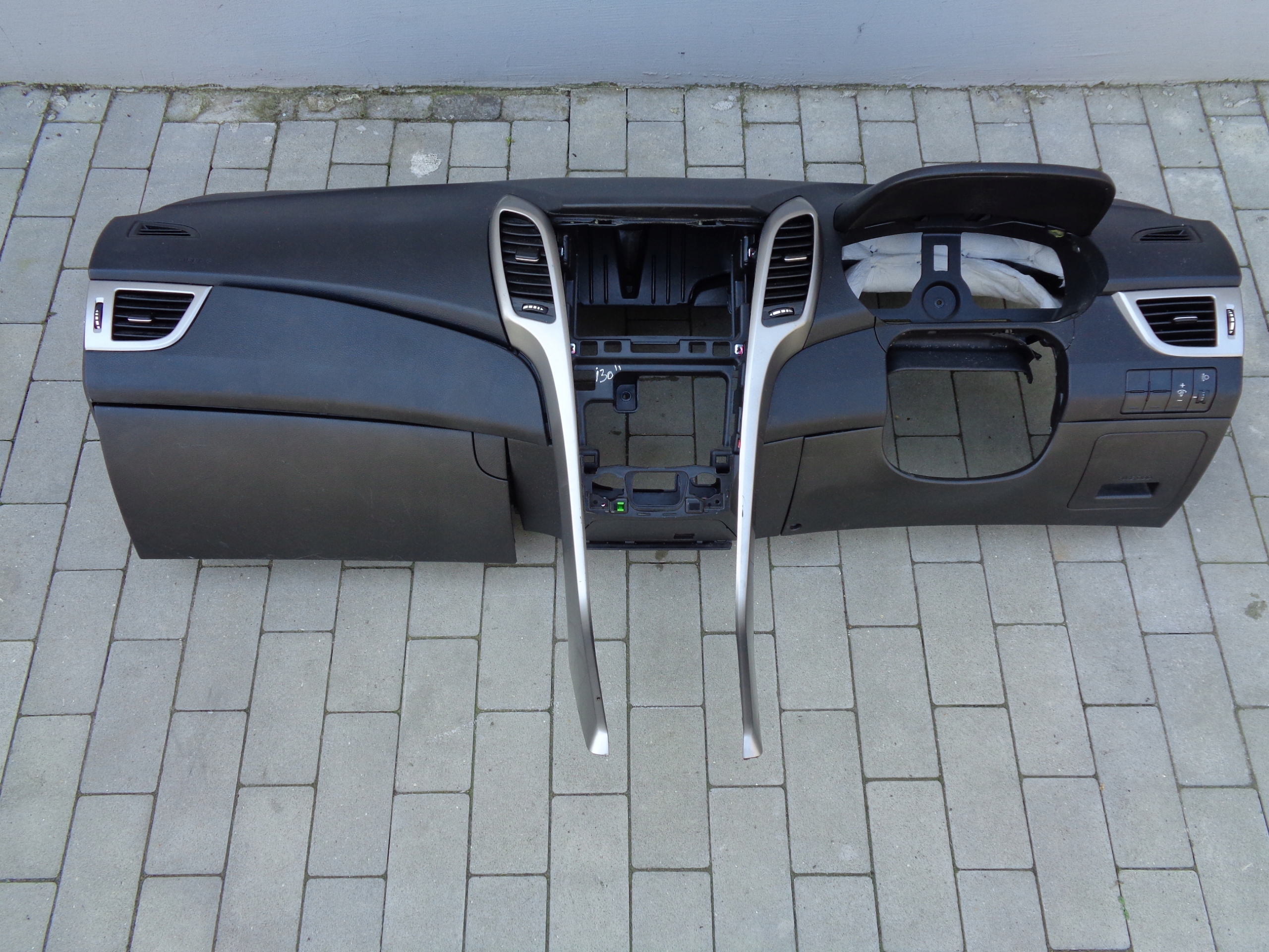 DESKA KOKPIT ANGLIK DASHBOARD HYUNDAI I30 II