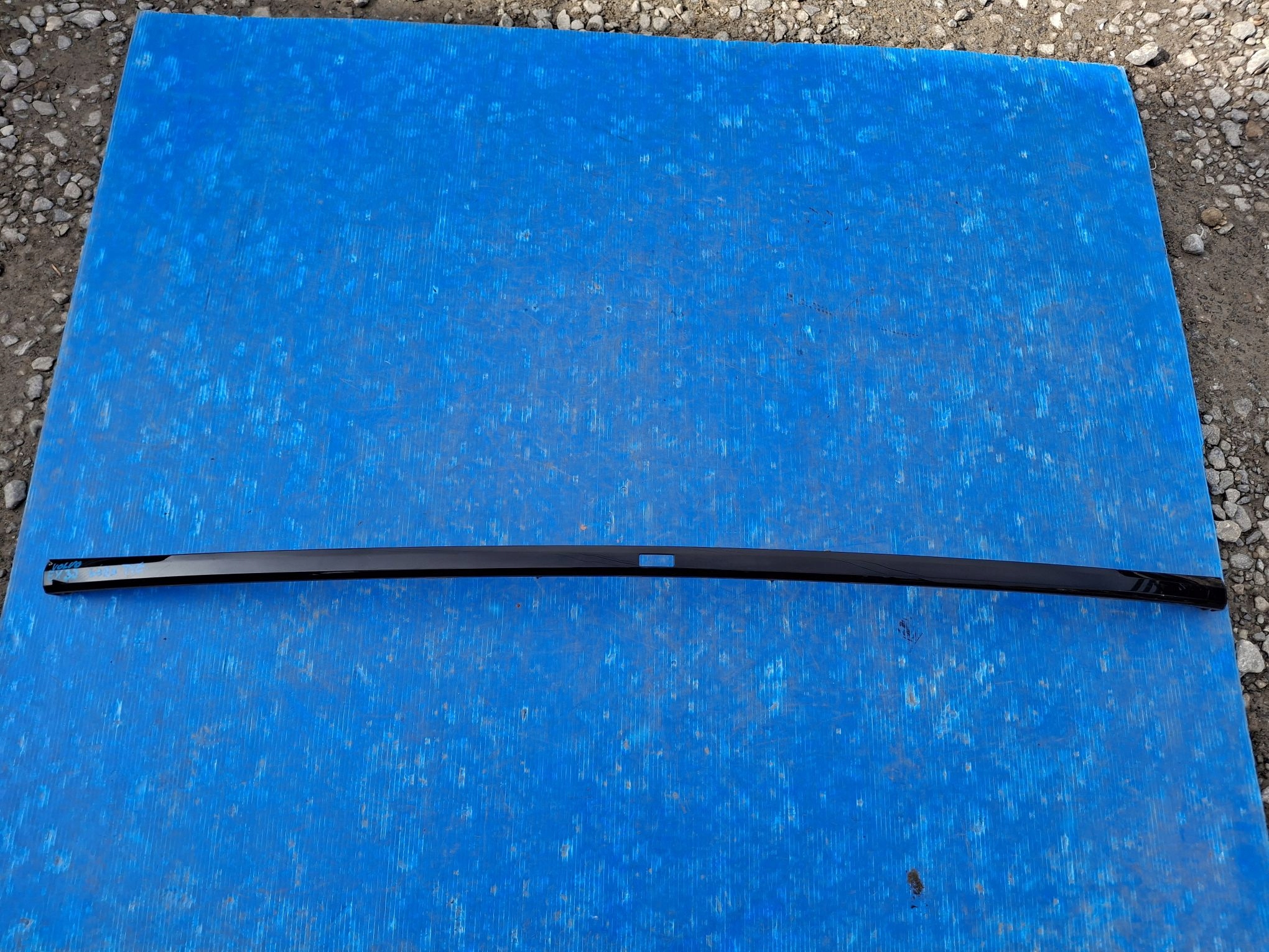 moulding for the bonnet upper VOLVO EX30 2023R->