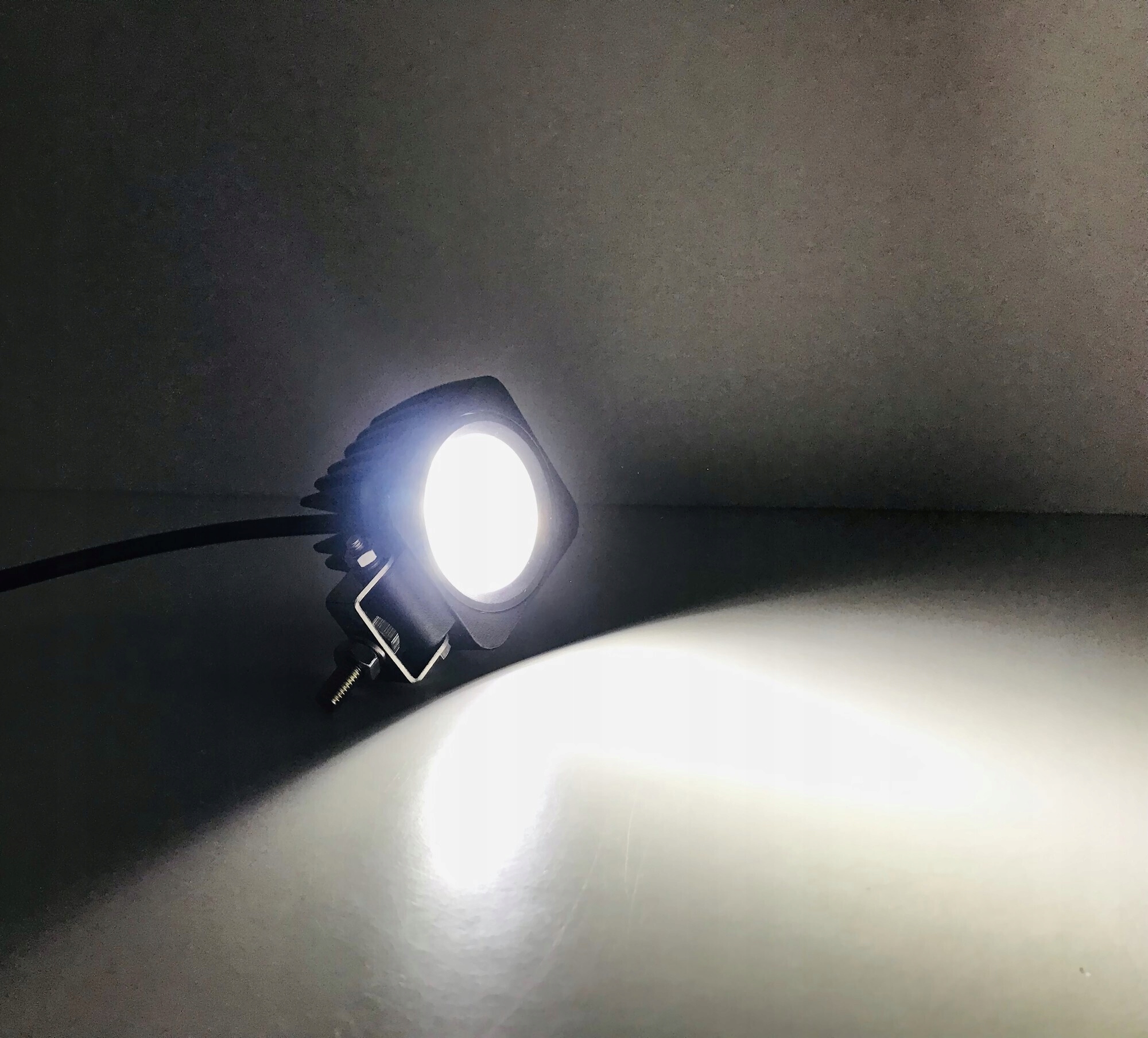 LAMPA ROBOCZA 4 LED HALOGEN REFLEKTOR 12V 24V 12W Źródło światła LED