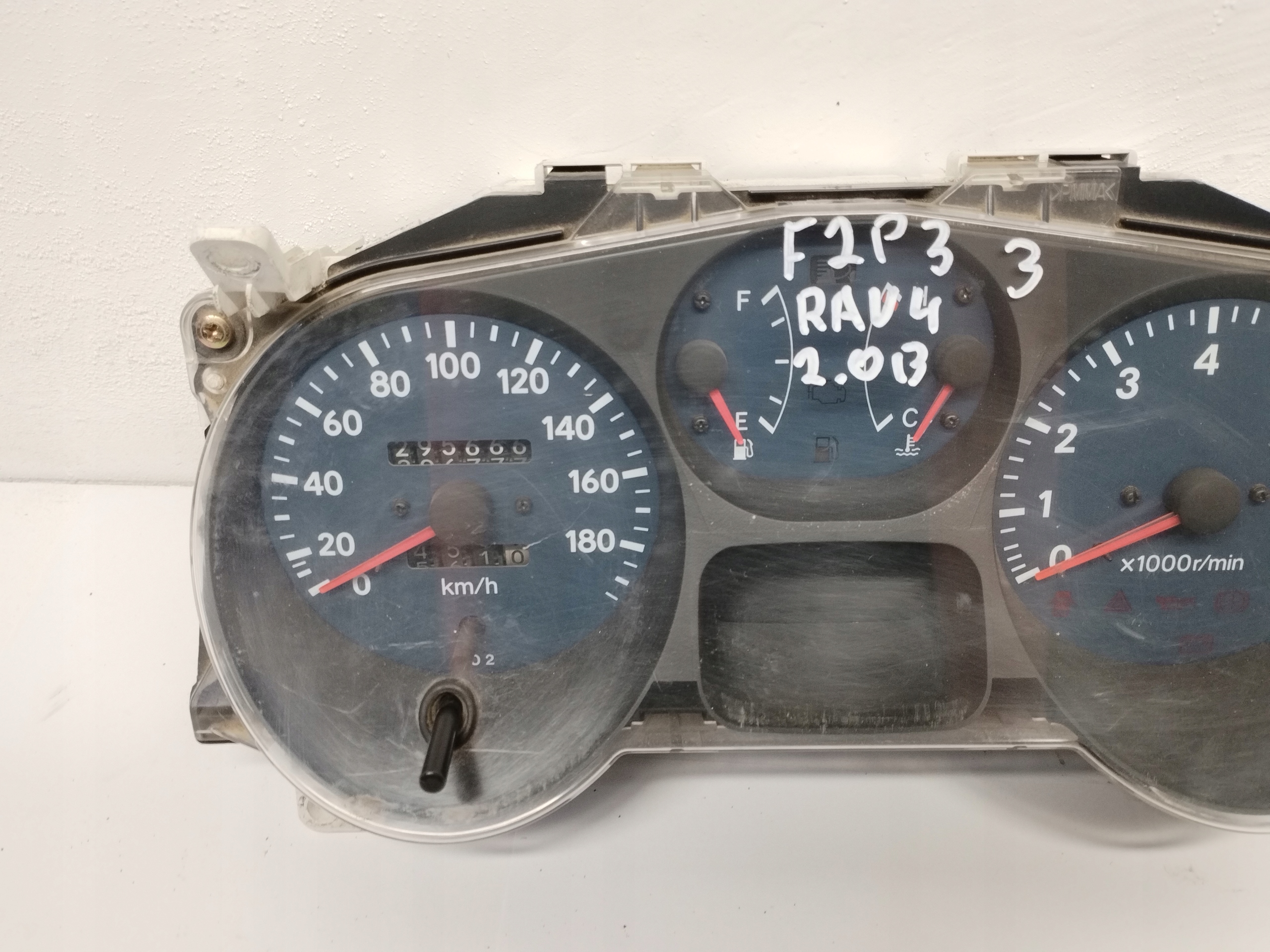 dials dials Toyota Rav4 2.0B 8301042120